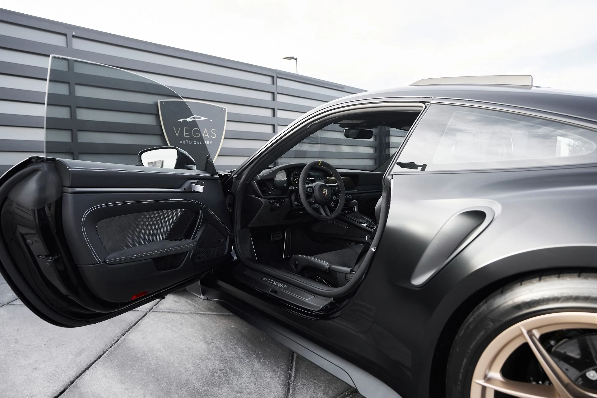 mph031_2575095144_Used_2025_Porsche_911_GT_3_RS_1762914465_6c61e5b118