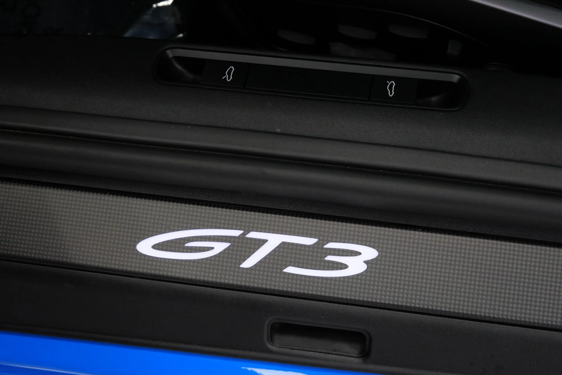 mph031_2577735071_Used_2022_Porsche_911_GT_3_Full_Matte_PPF_Carbon_Roof_and_Mirrors_Yellow_Deviating_Stitching_1760037912_de64294254