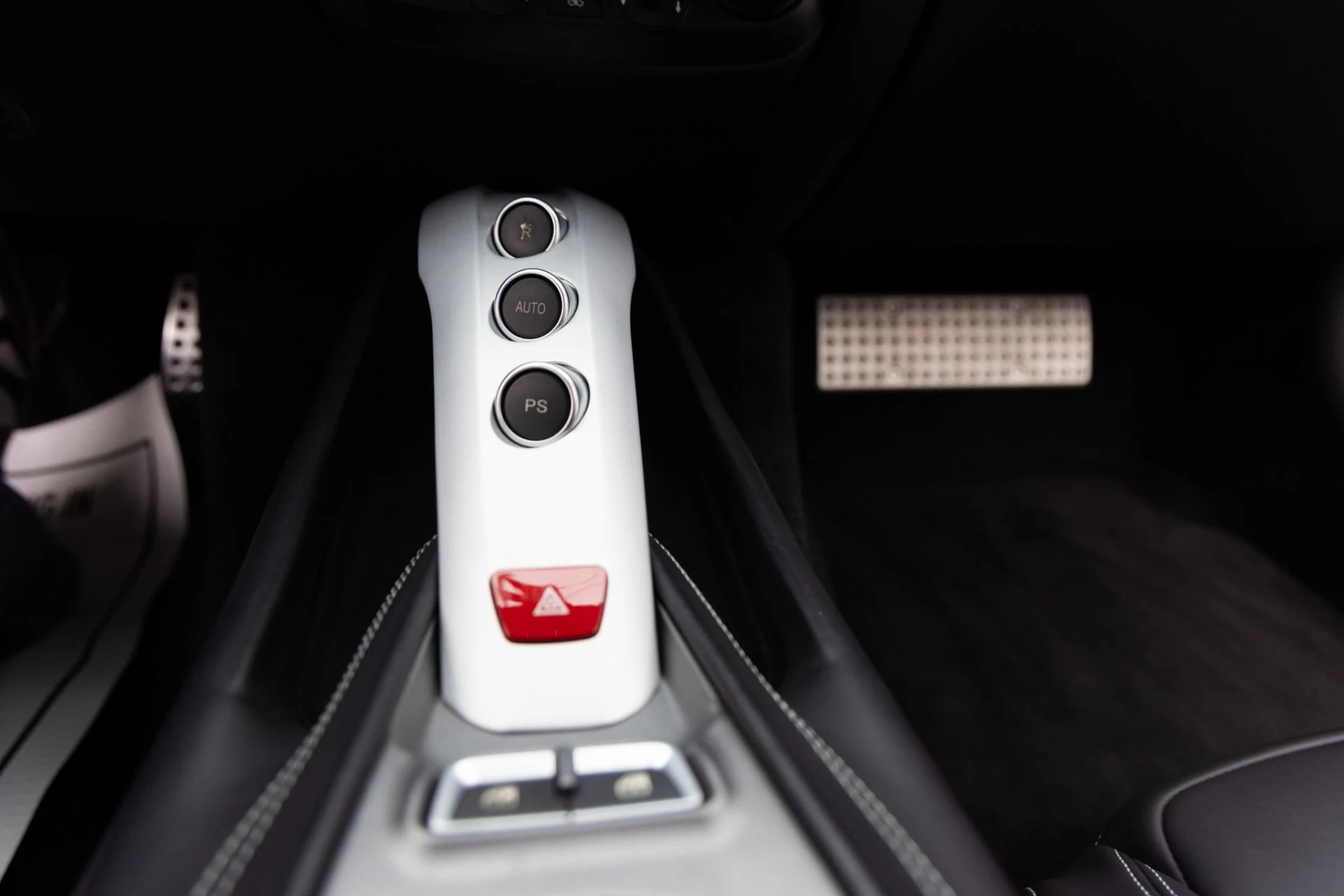 mph031_2590288422_Used_2014_Ferrari_F12berlinetta_1761682379_f8ccef173e