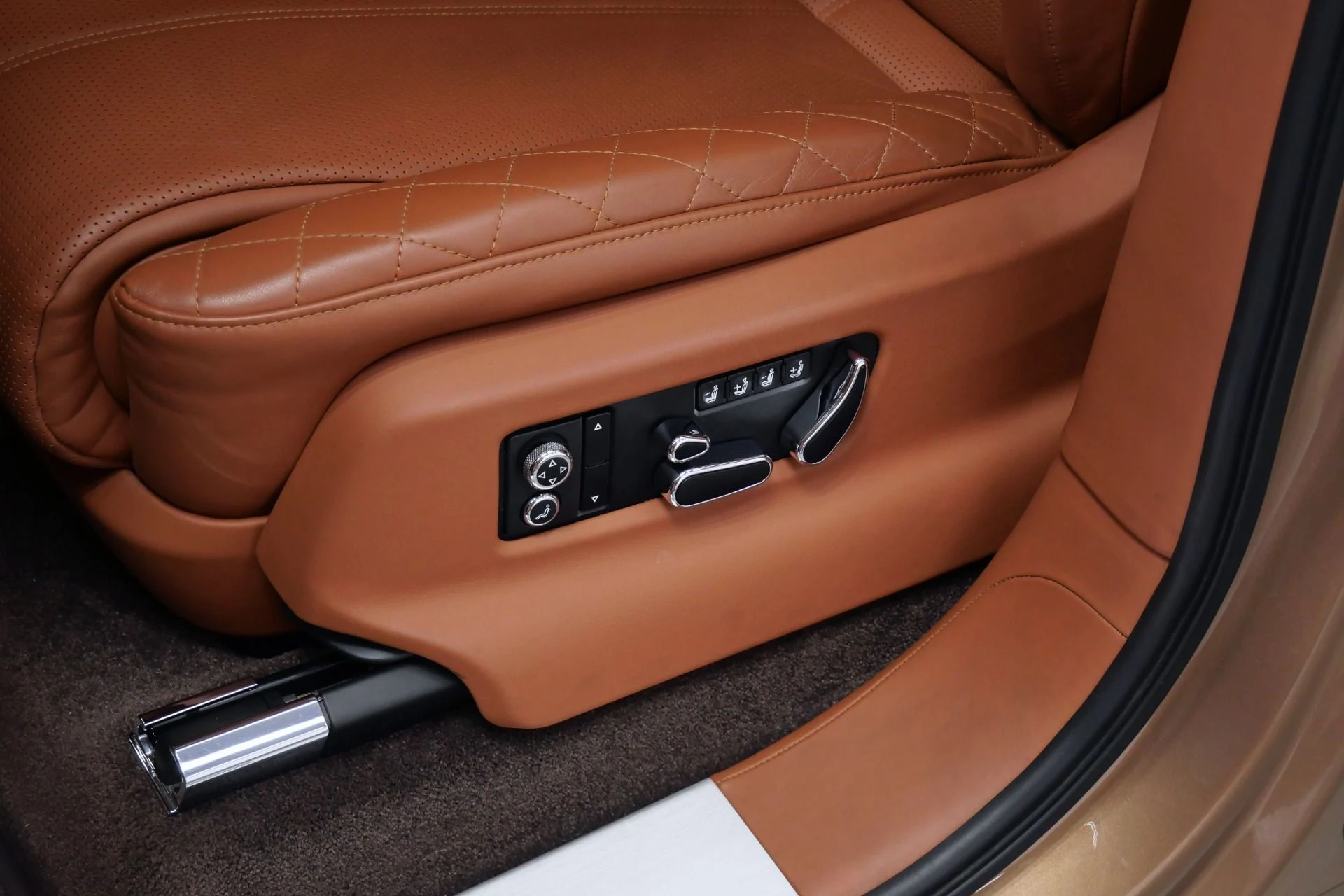 mph031_2591812942_Used_2017_Bentley_Bentayga_W12_Four_Seat_Comfort_Specification_with_Rear_Console_1776956660_1826fc97b7