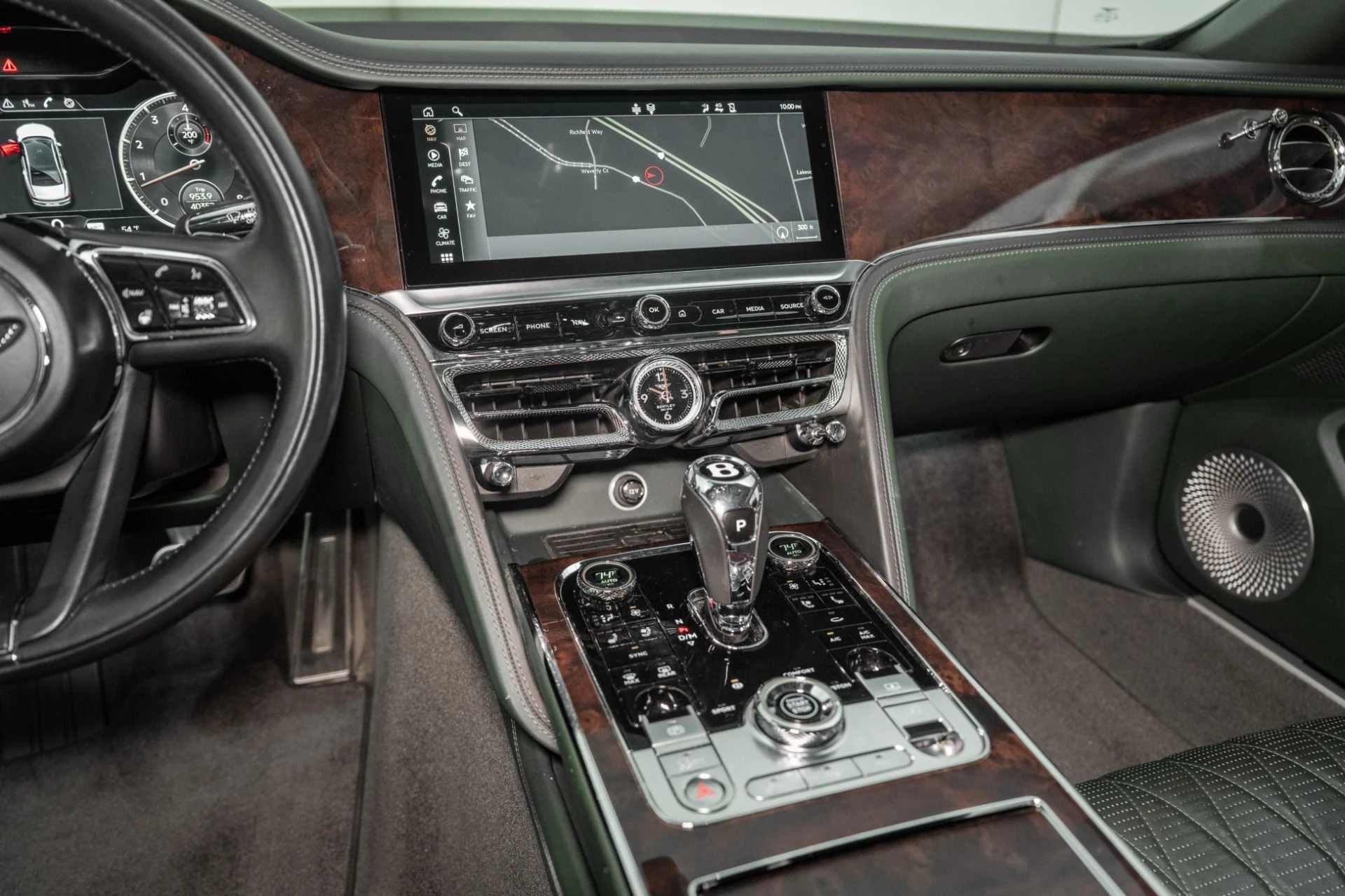 mph031_2596986055_Used_2022_Bentley_Flying_Spur_V8_1761057059_b41e8e12e2