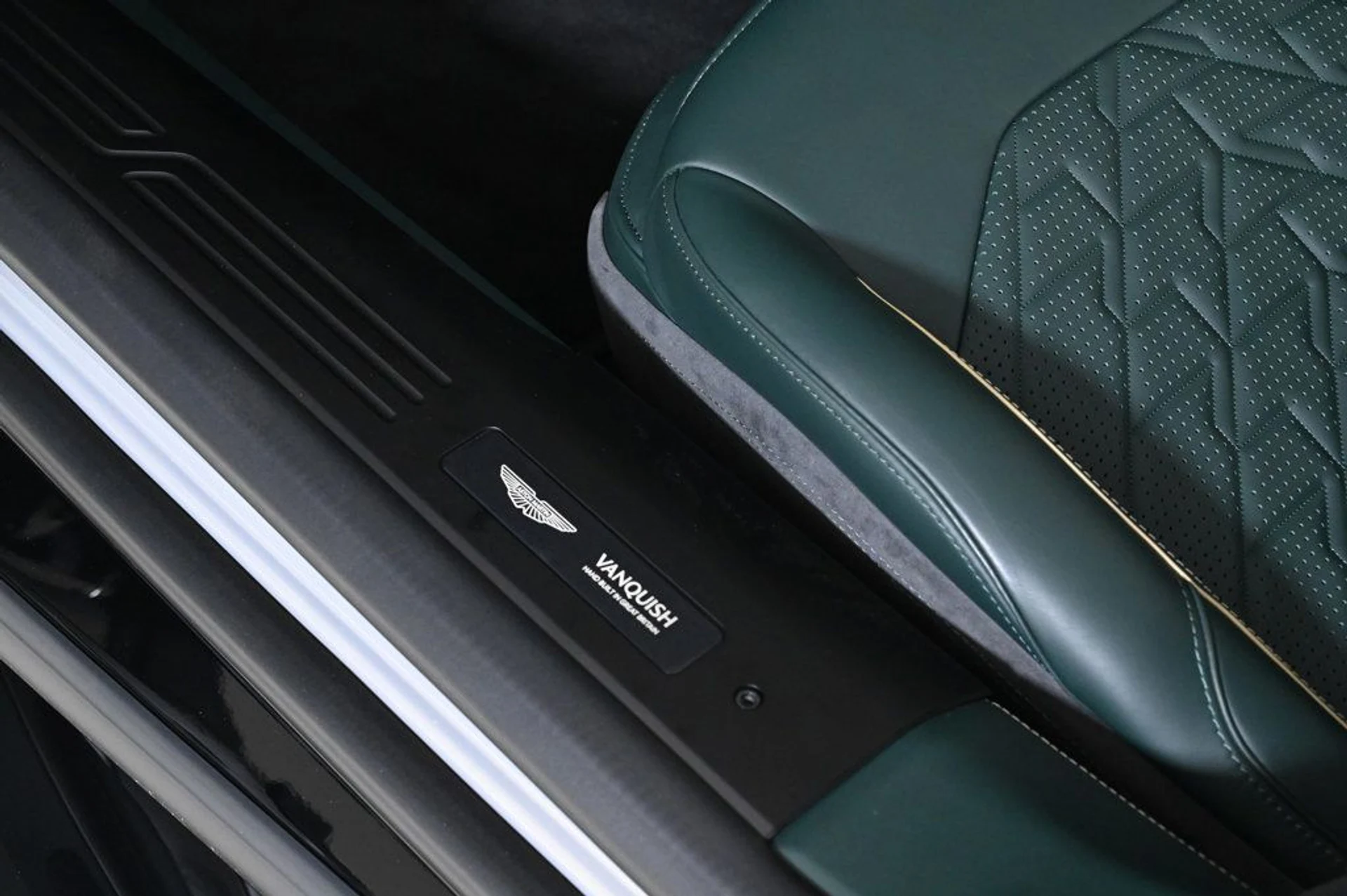 mph031_2603957125_new_2026_aston_martin_vanquish_volante_11350_22943643_31_1024_38574629ad