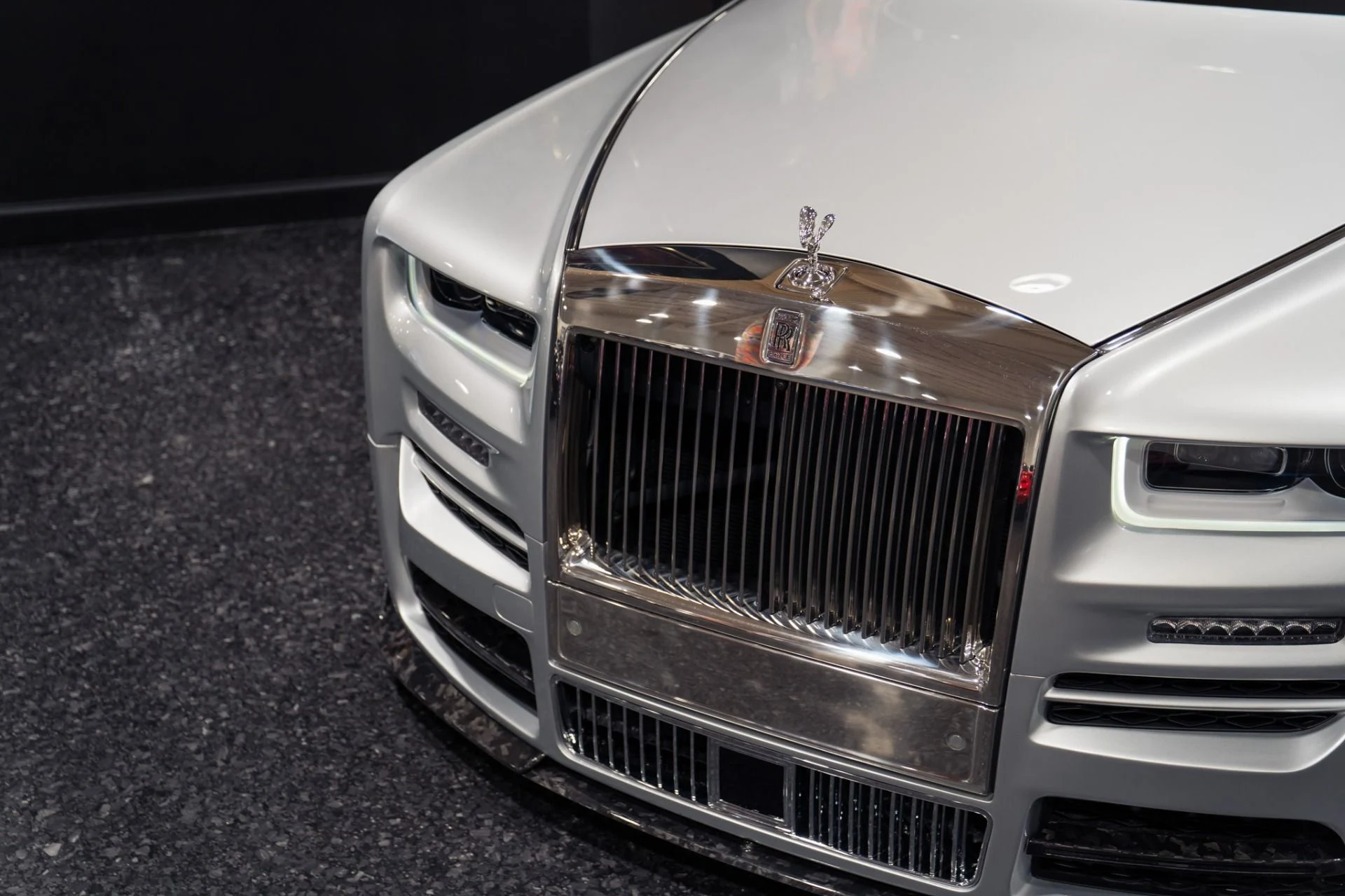 mph031_2612918868_Used_2020_Rolls_Royce_Phantom_Mansory_Carbon_Kit_1786567460_7da6778985