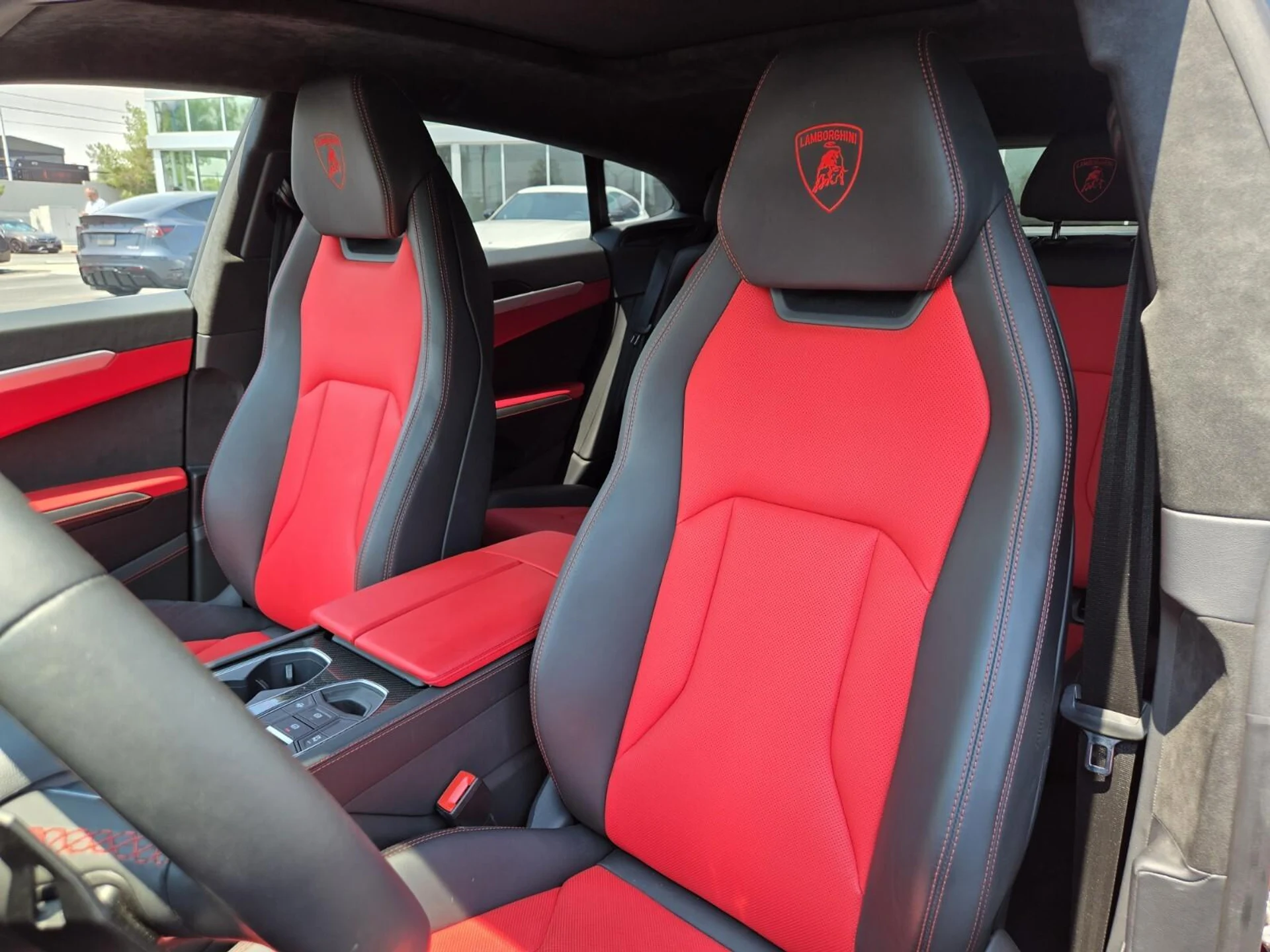 mph031_263153826_Used_2020_Lamborghini_Urus_1754463413_9dde36a69f