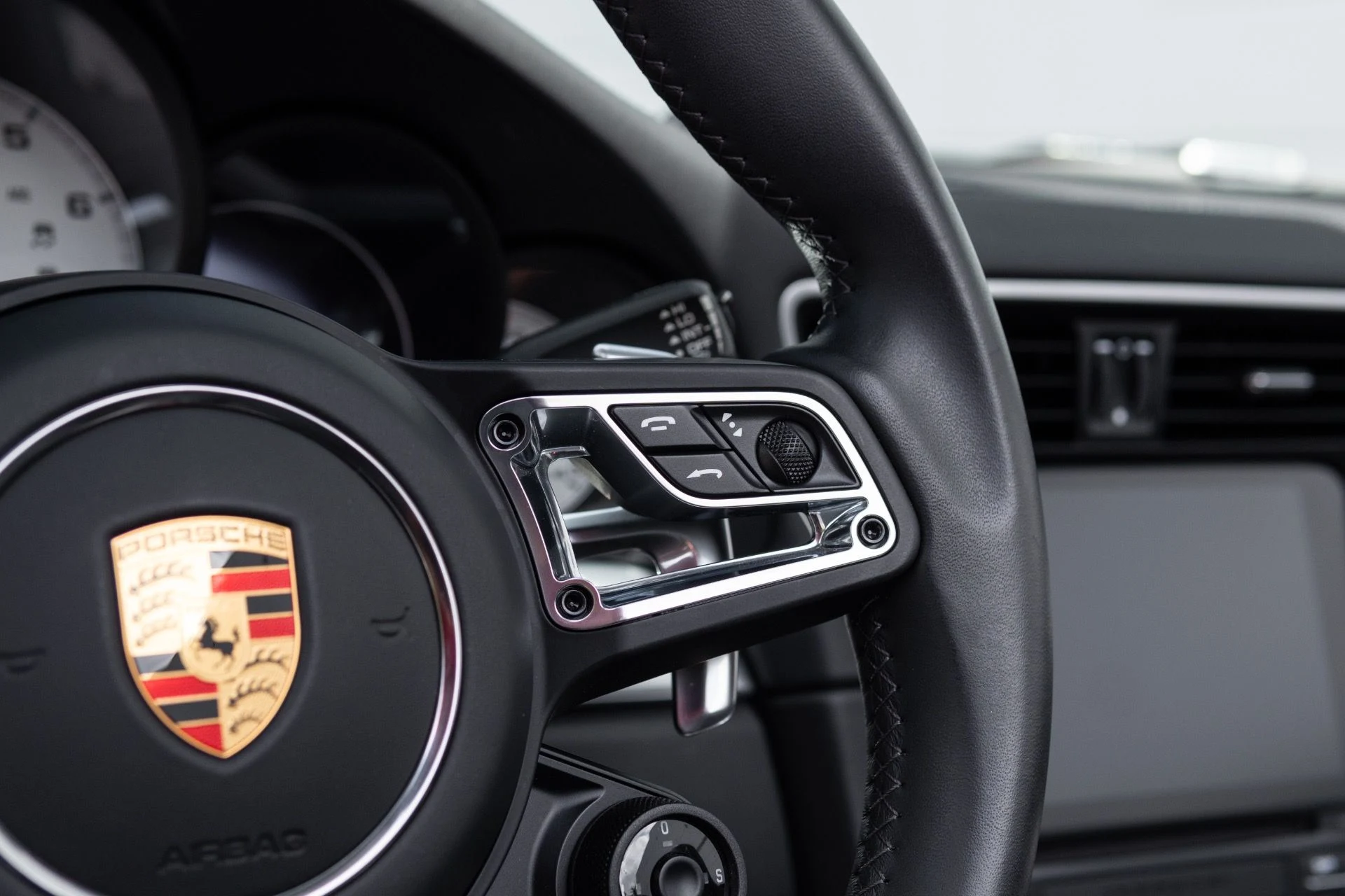 mph031_2634687499_Used_2019_Porsche_911_Turbo_1775252644_7e1a78d6e7