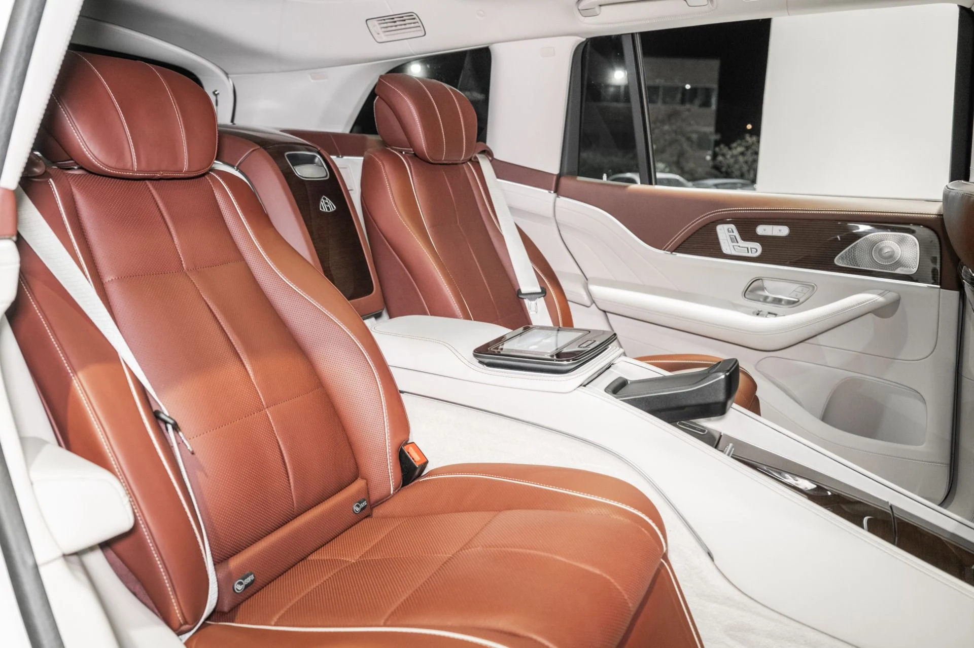 mph031_2639622439_Used_2022_Mercedes_Benz_GLS_Maybach_GLS_600_1761673208_2df092ae9e