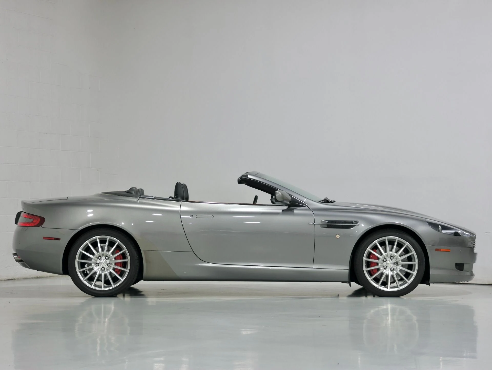 mph031_2643458860_Used_2008_Aston_Martin_DB_9_V12_Volante_V12_Power_Only_18_K_Miles_Freshly_Serviced_All_Original_1750279132_a0f08fa549
