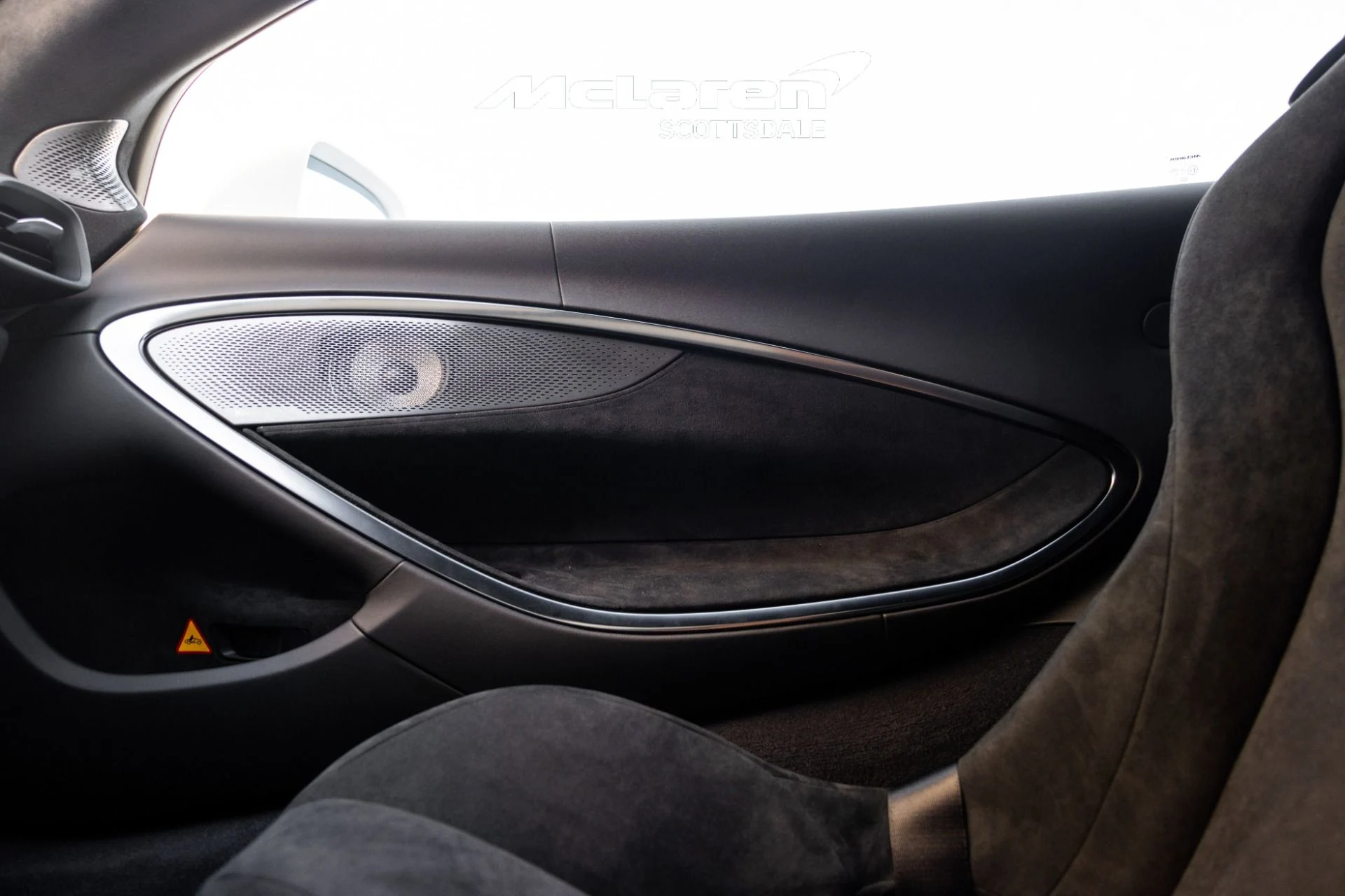 mph031_2645023414_Used_2025_MCLAREN_ARTURA_1728156448_b60080b3f7