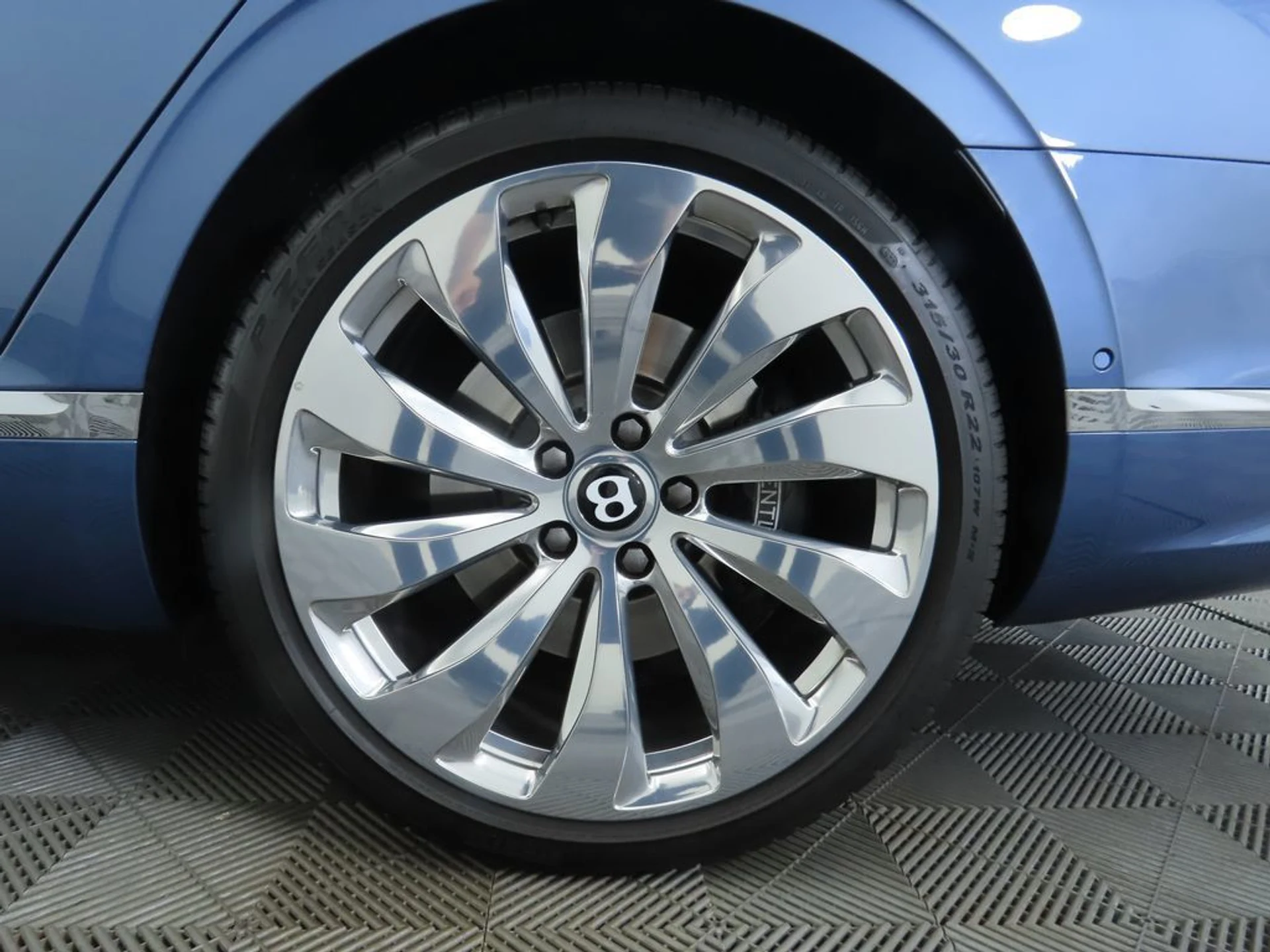 mph031_2655130198_used_2021_bentley_flying_spur_v8sedan_8119_22952402_32_1024_10b064f51d