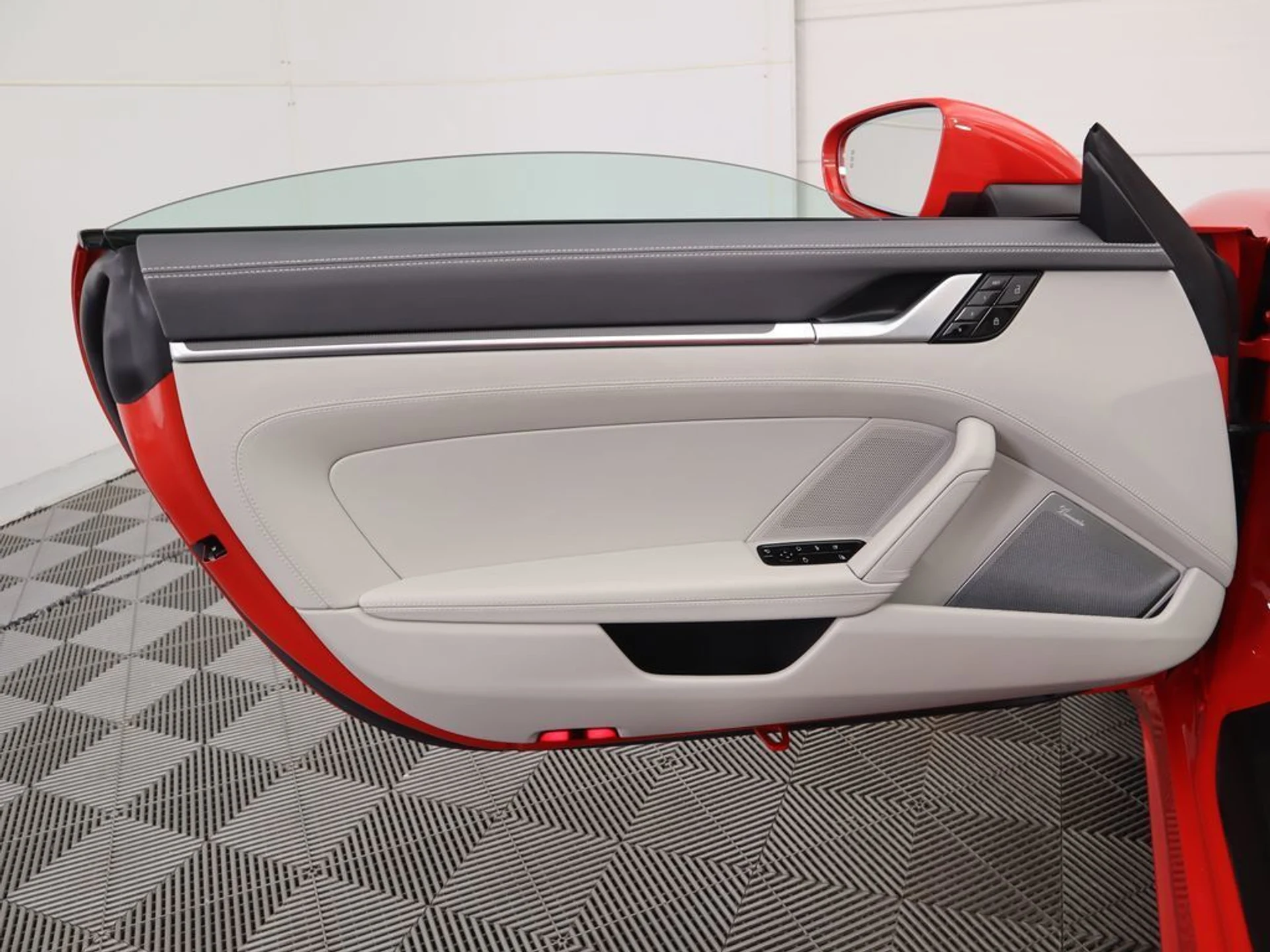 mph031_2662919408_used_2021_porsche_911_carrera4scabriolet_8119_22977692_32_1024_805c337d58