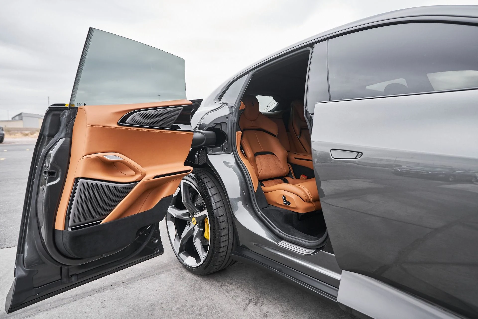 mph031_2672548694_Used_2025_Ferrari_Purosangue_1762993306_f17454fd83