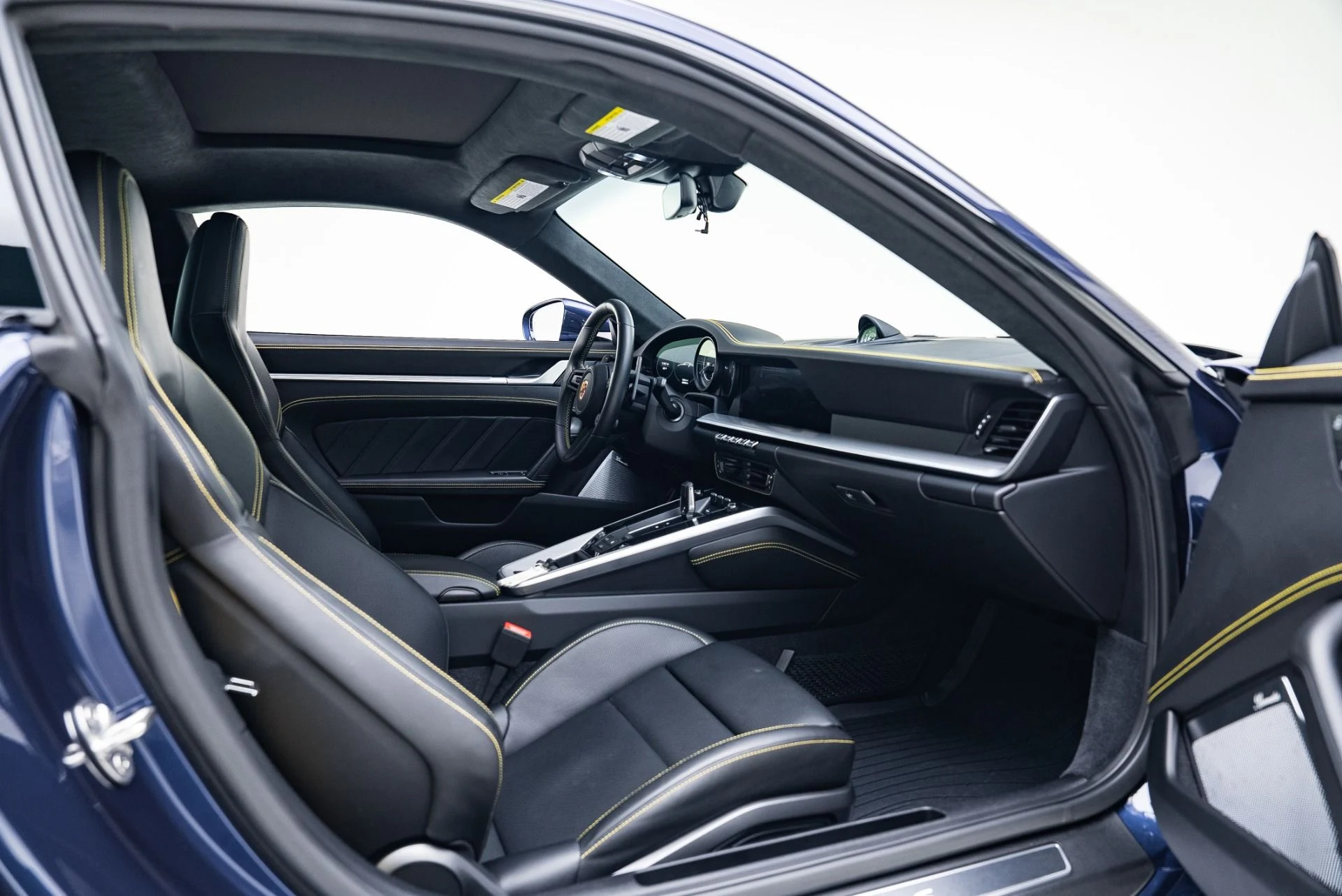 mph031_2676078920_Used_2022_Porsche_911_Turbo_S_1766184759_0e51fa83c3