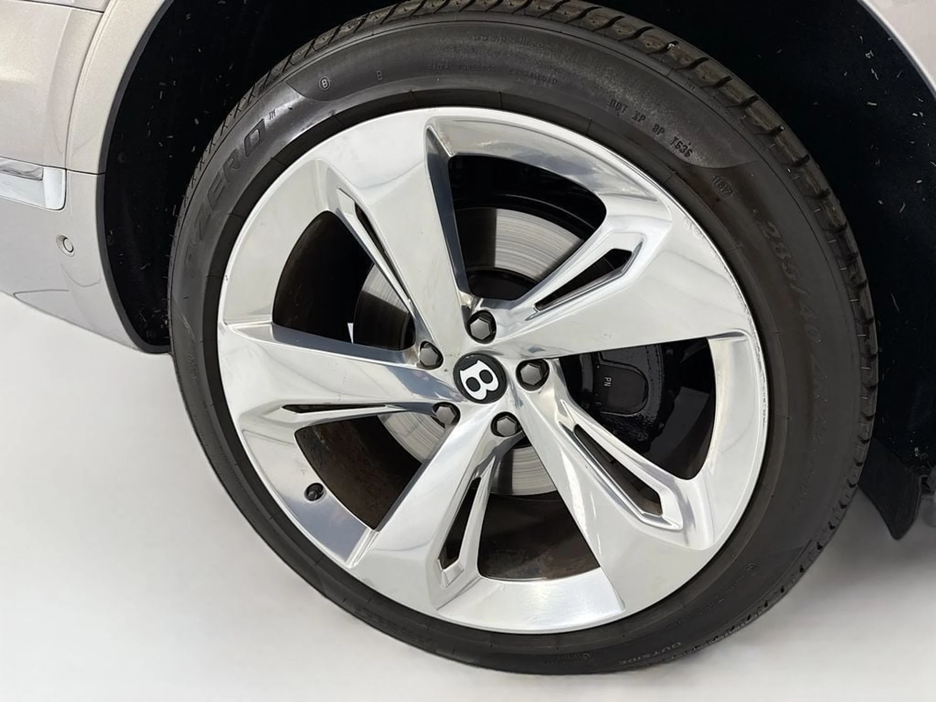 mph031_2676611609_used_2018_bentley_bentayga_8119_23013239_32_1024_fc487077e4