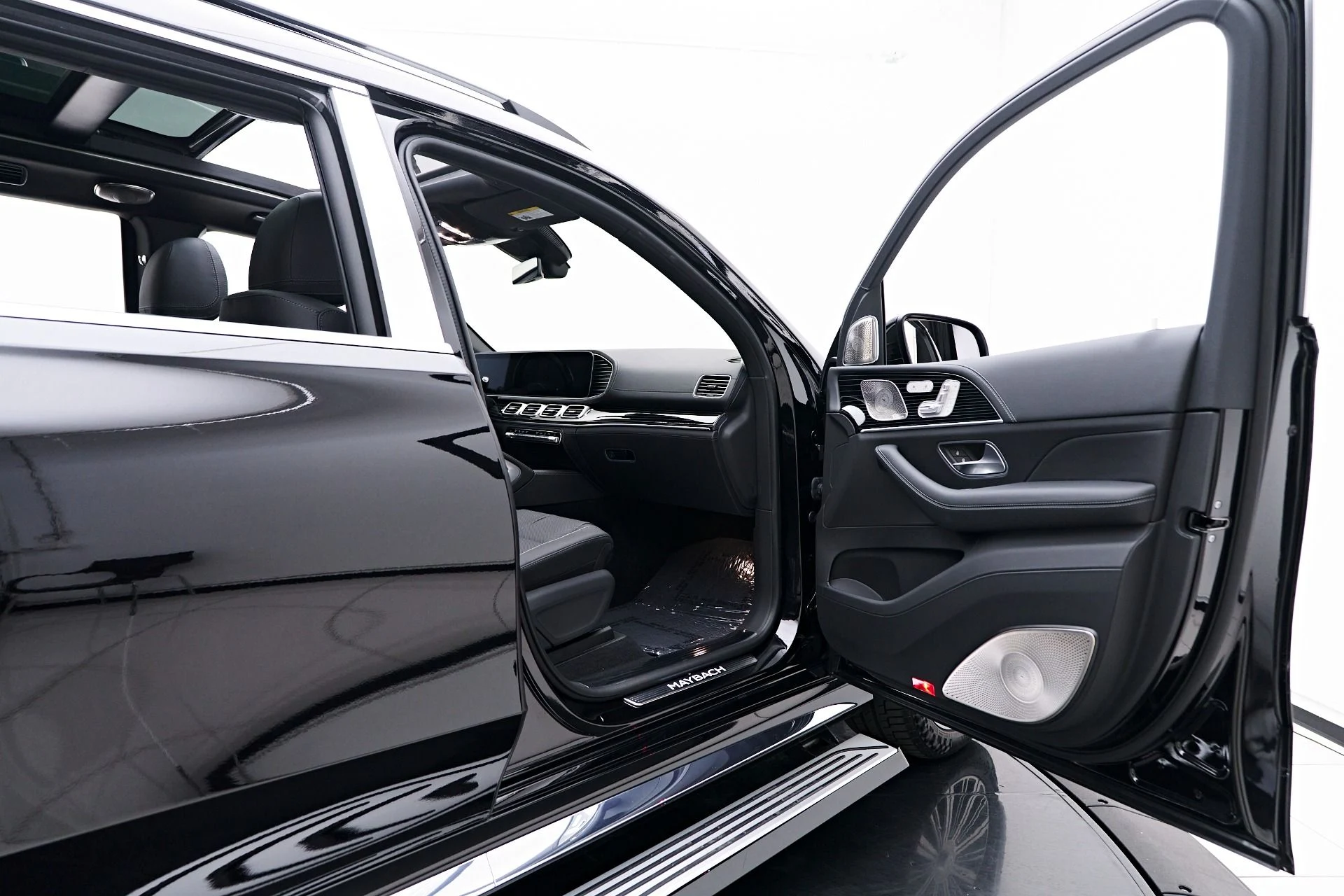 mph031_268941980_Used_2023_Mercedes_Benz_GLS_Maybach_GLS_600_1762799217_3c0db3c366