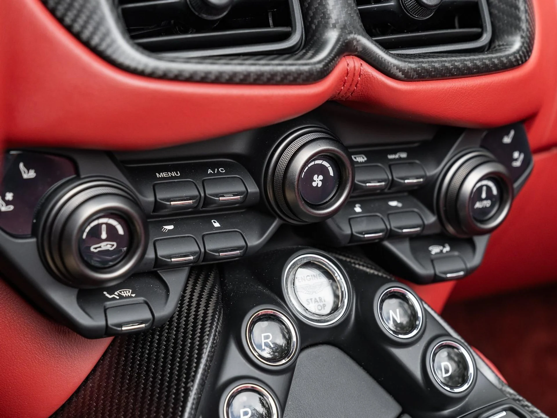 mph031_2691642649_Used_2021_Aston_Martin_Vantage_1753207583_05a608415b