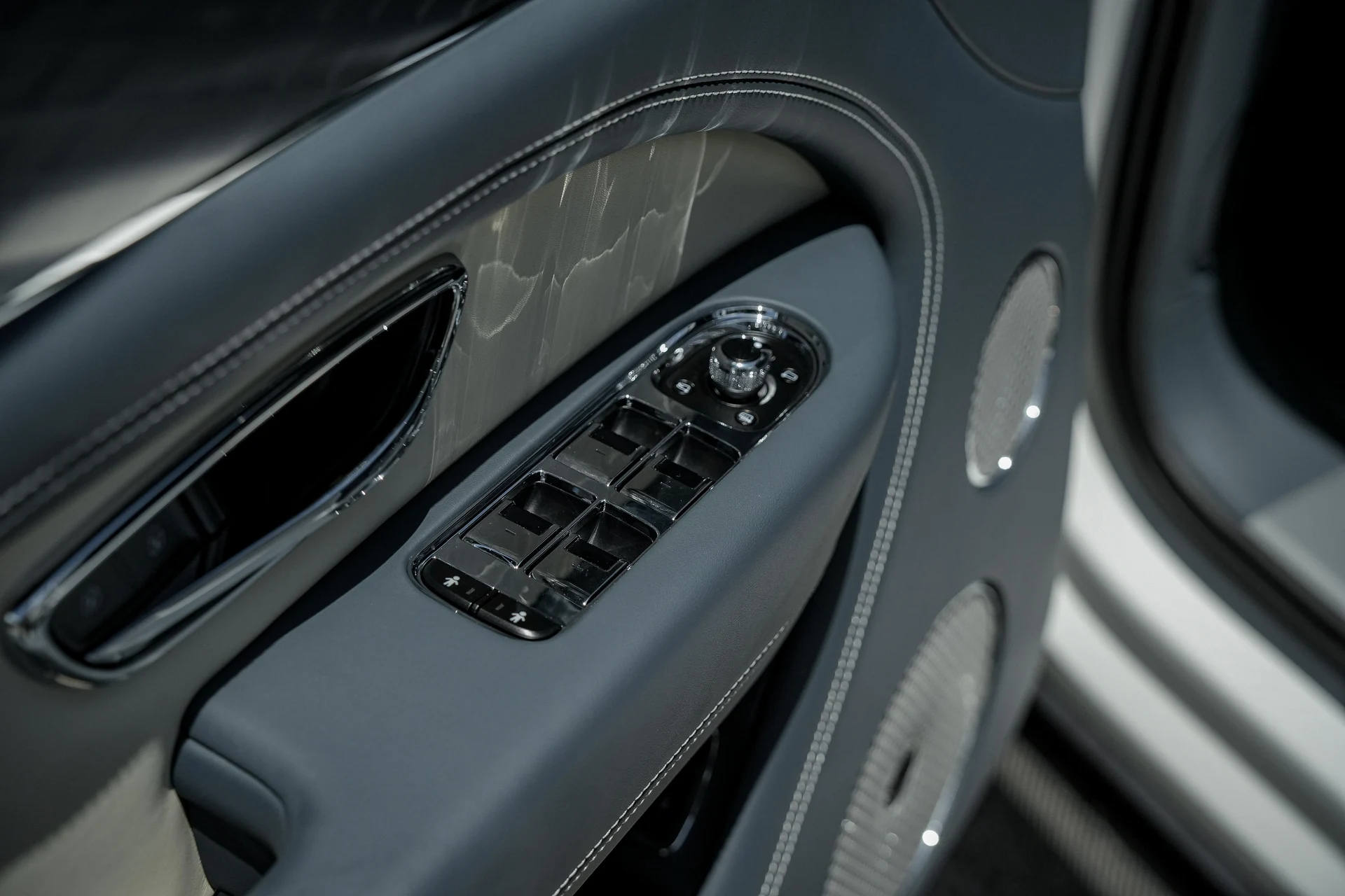 mph031_2695405559_Hi_Tech_Luxury_Imports_LLC_SJAAT_2_ZV_3_SC_030389_image_31_c67c52797c