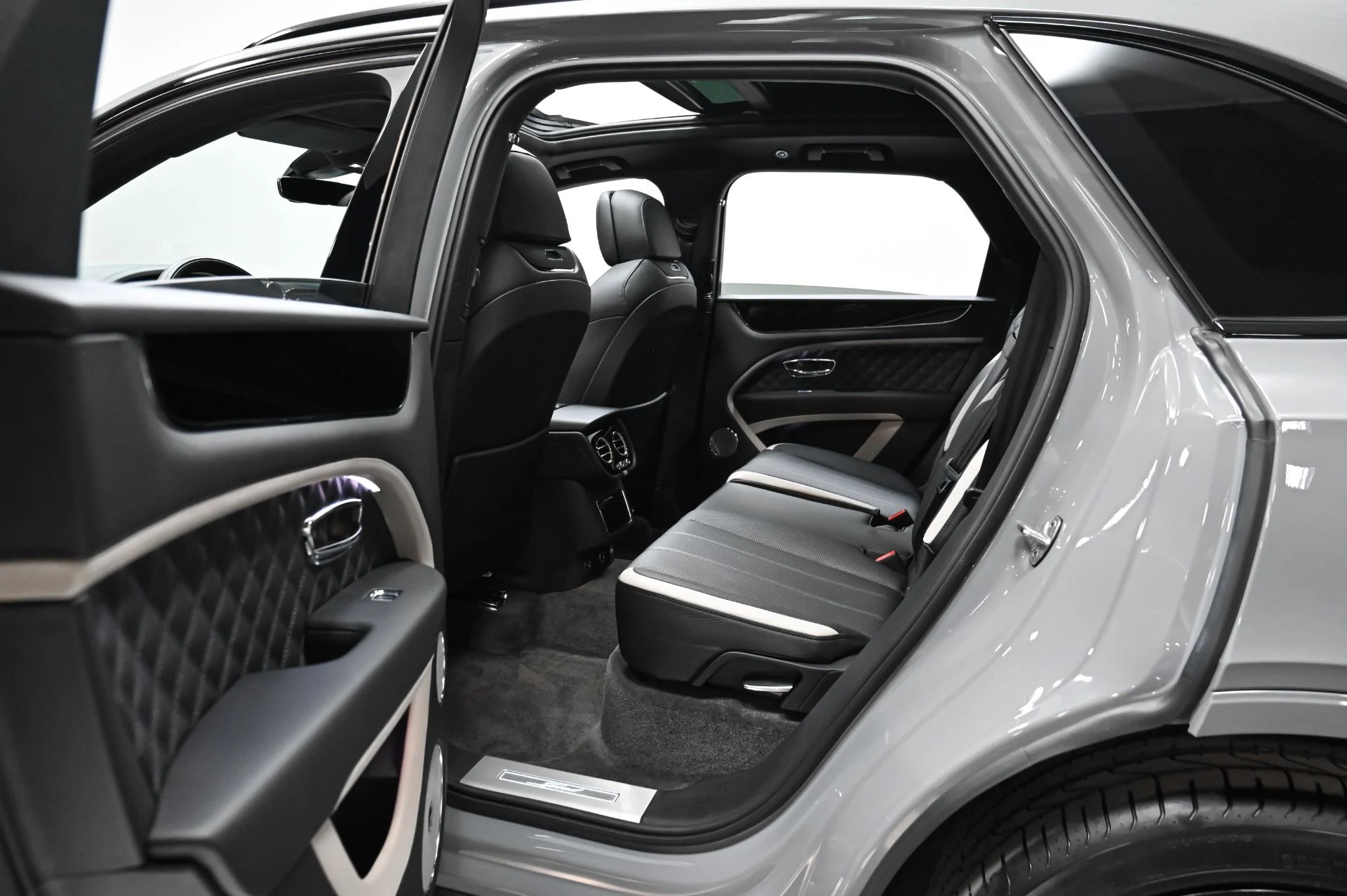 mph031_270630569_Used_2022_Bentley_Bentayga_Speed_1758039444_5cfadc8da4