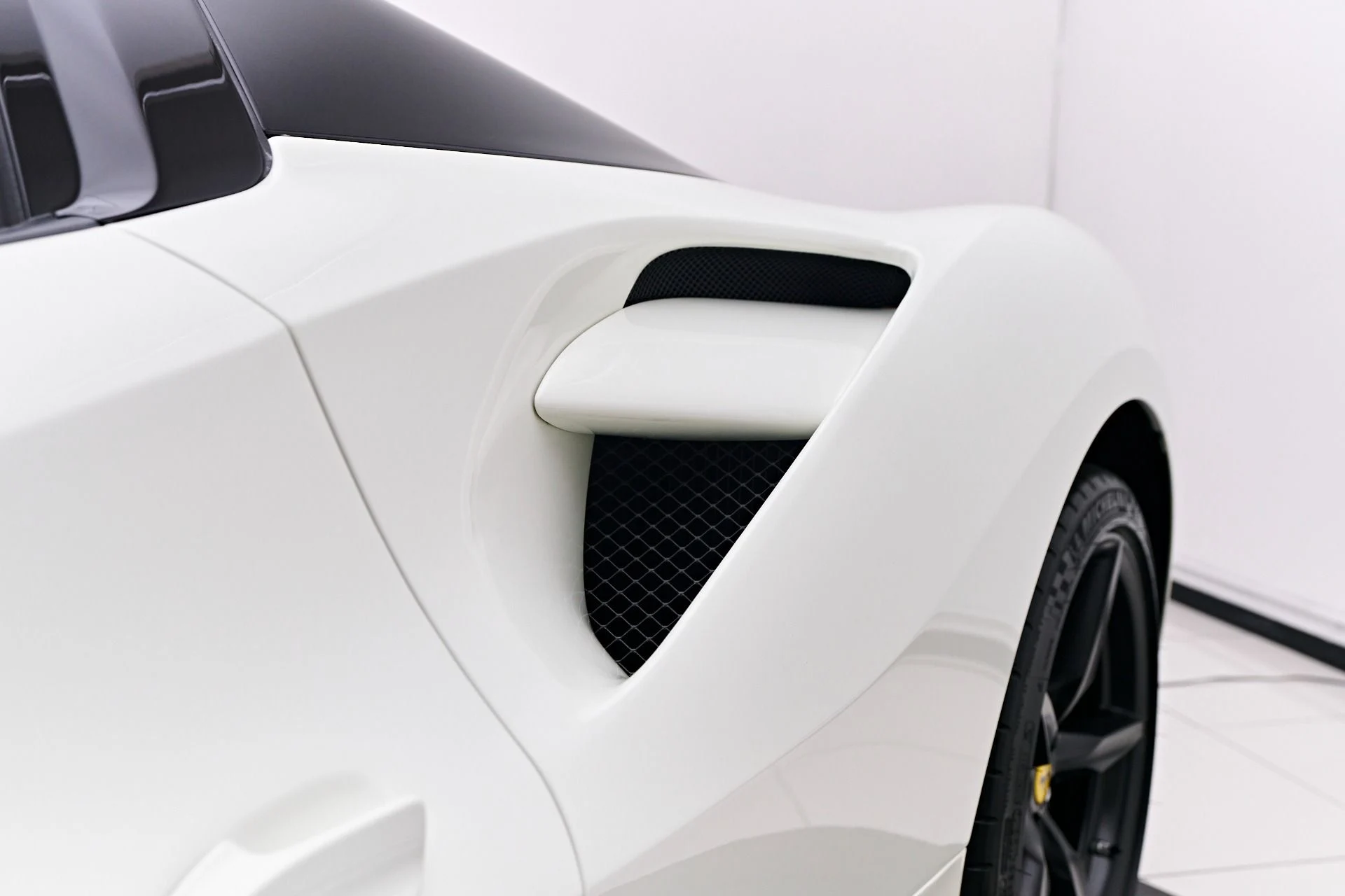mph031_2708464169_Used_2019_Ferrari_488_Spider_Base_1748546084_2b540cef36