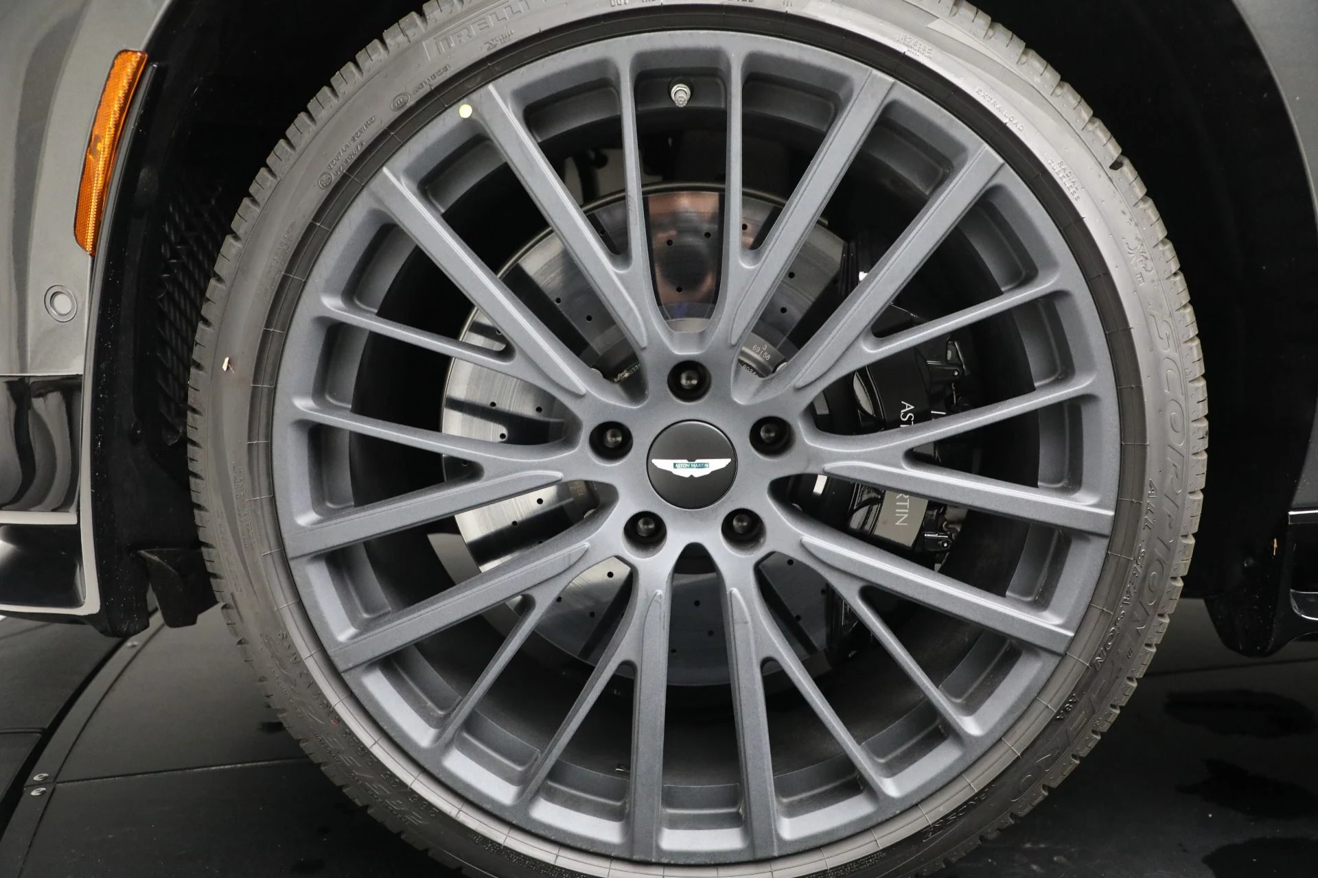 mph031_2711897428_New_2025_Aston_Martin_DBX_707_707_2355b6ef4a