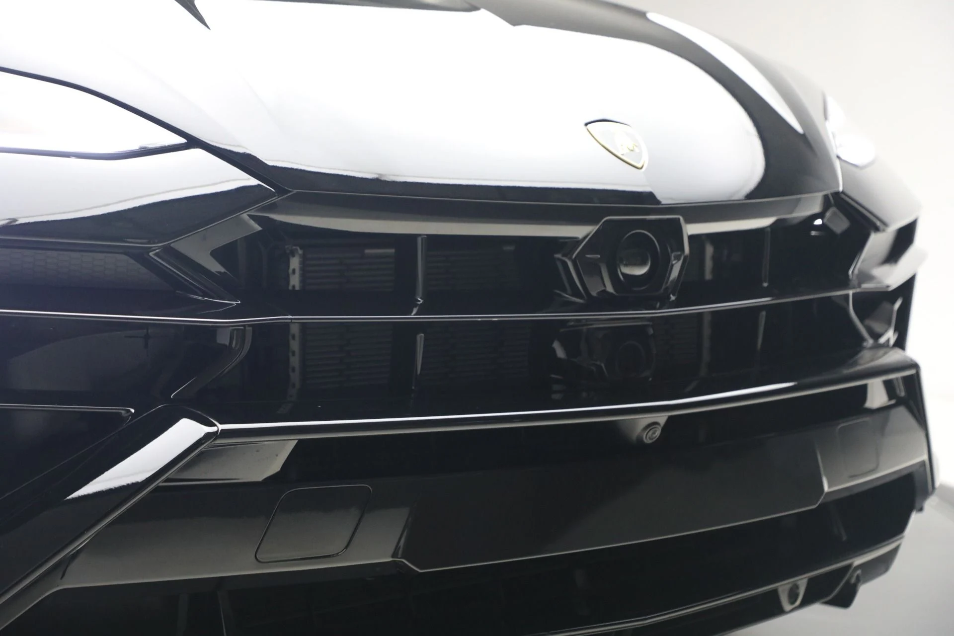 mph031_2725831579_Used_2025_Lamborghini_Urus_SE_1779826713_d61fd46dad