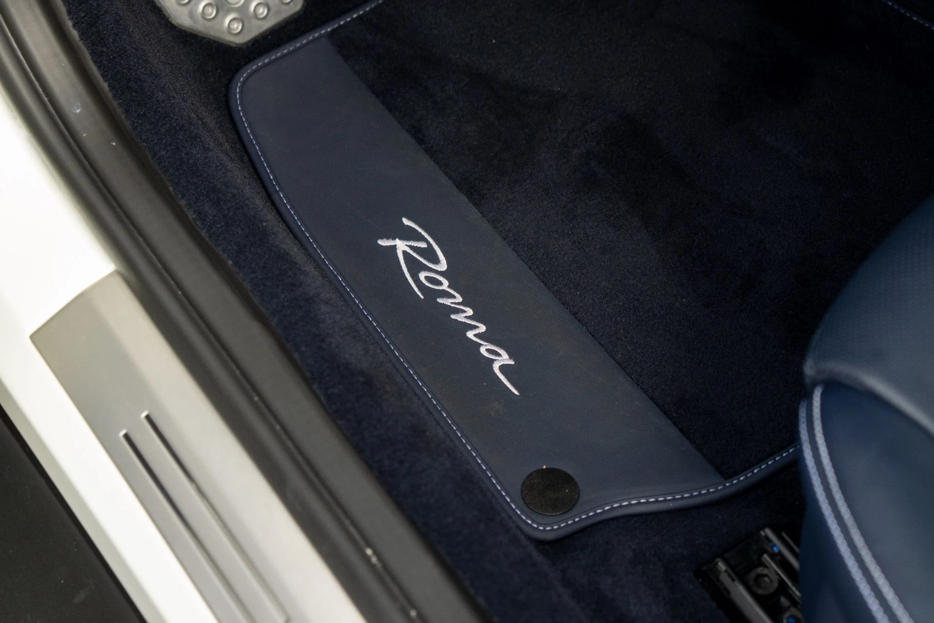 mph031_2729210782_Used_2022_Ferrari_Roma_1764790245_0bc1646342