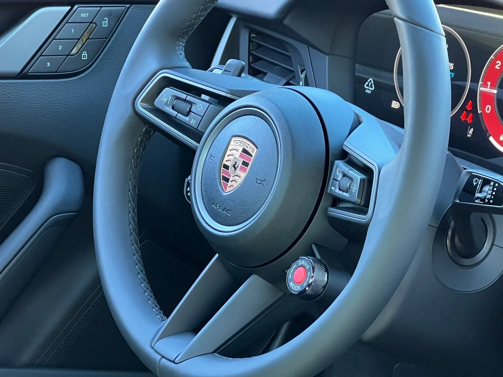 mph031_2733803124_03c8958e7c884dc7fc40dab928cbd868x_bd2c61804b