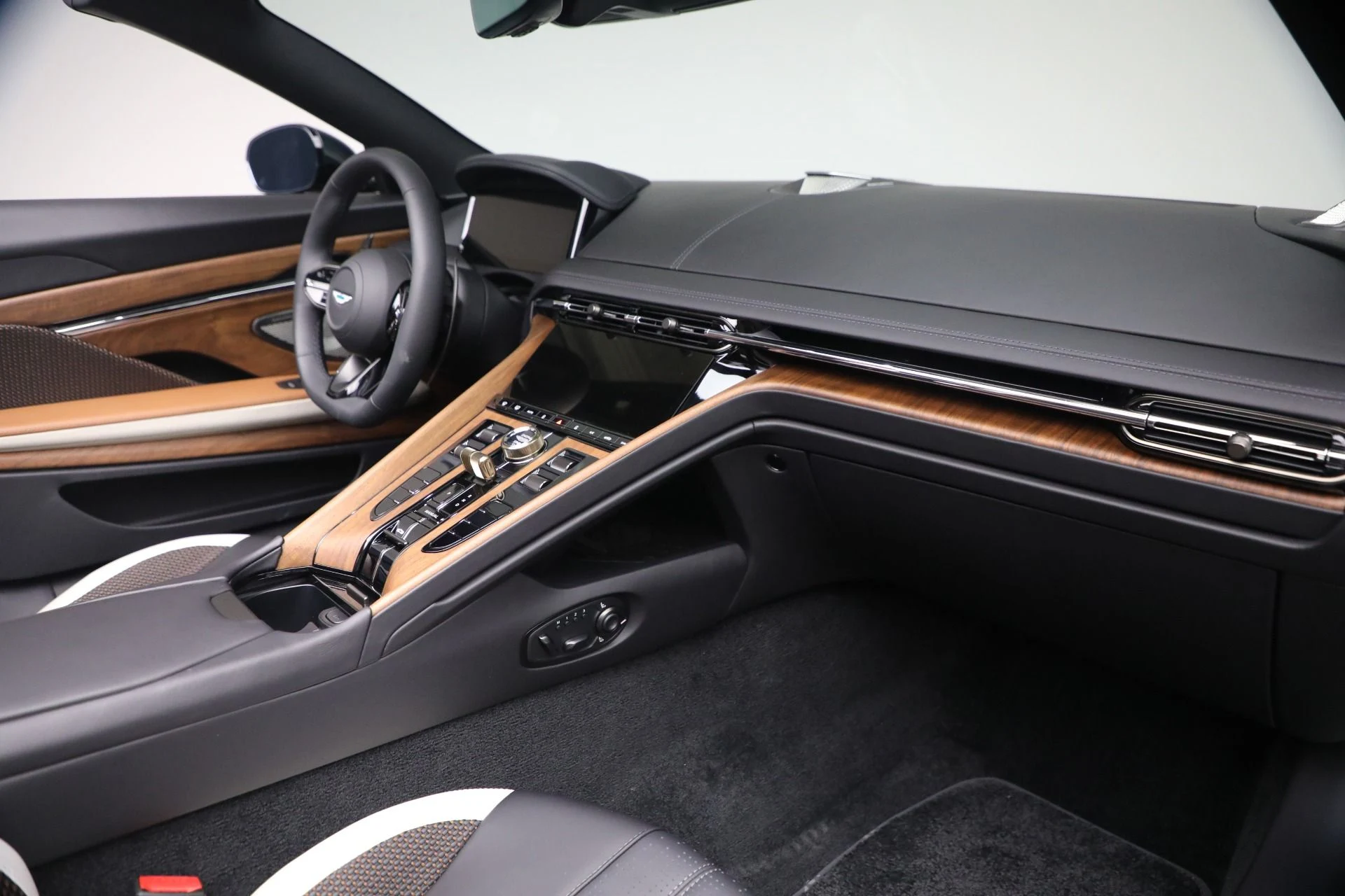 mph031_2736551927_New_2026_Aston_Martin_DB_12_Volante_1769621875_416ac2b9f7