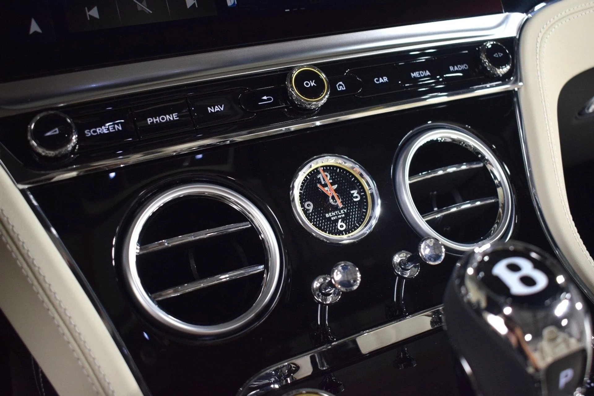 mph031_2740853853_c0c31b5a42a494e4169eaf715414c1e1x_5df4908936