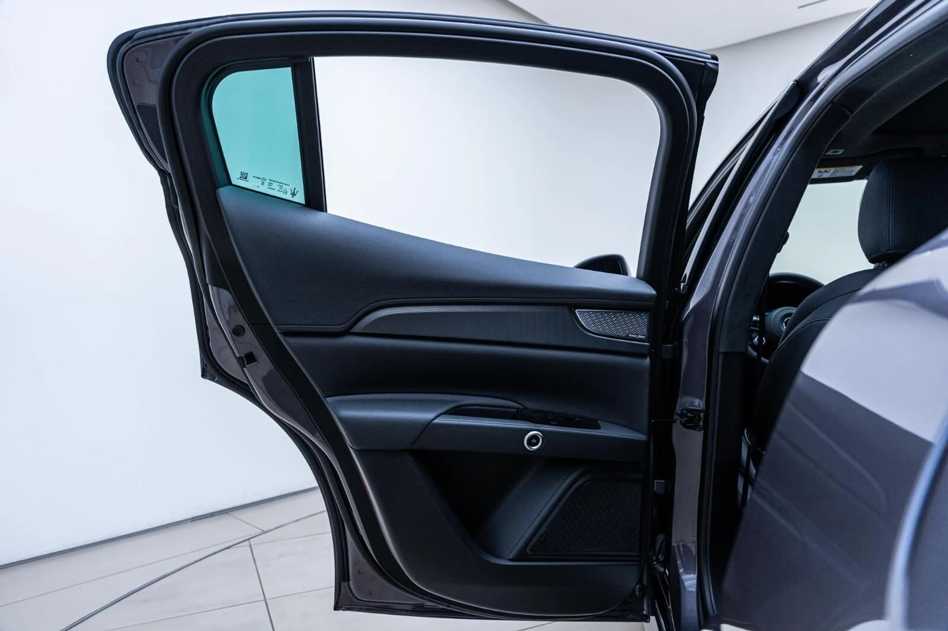 mph031_2741389544_Used_2024_Maserati_Grecale_GT_1761369427_16f8a4f0c0