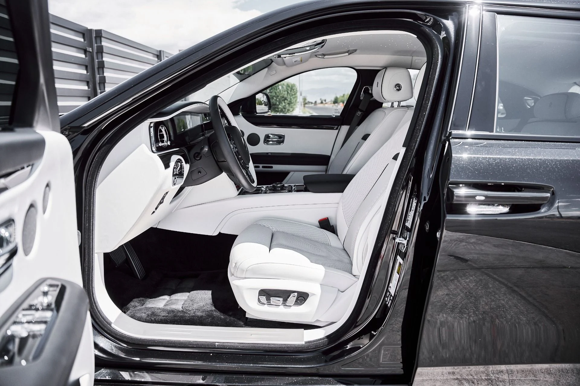 mph031_2747182996_Used_2026_Rolls_Royce_Ghost_Base_1780101111_a868589e85