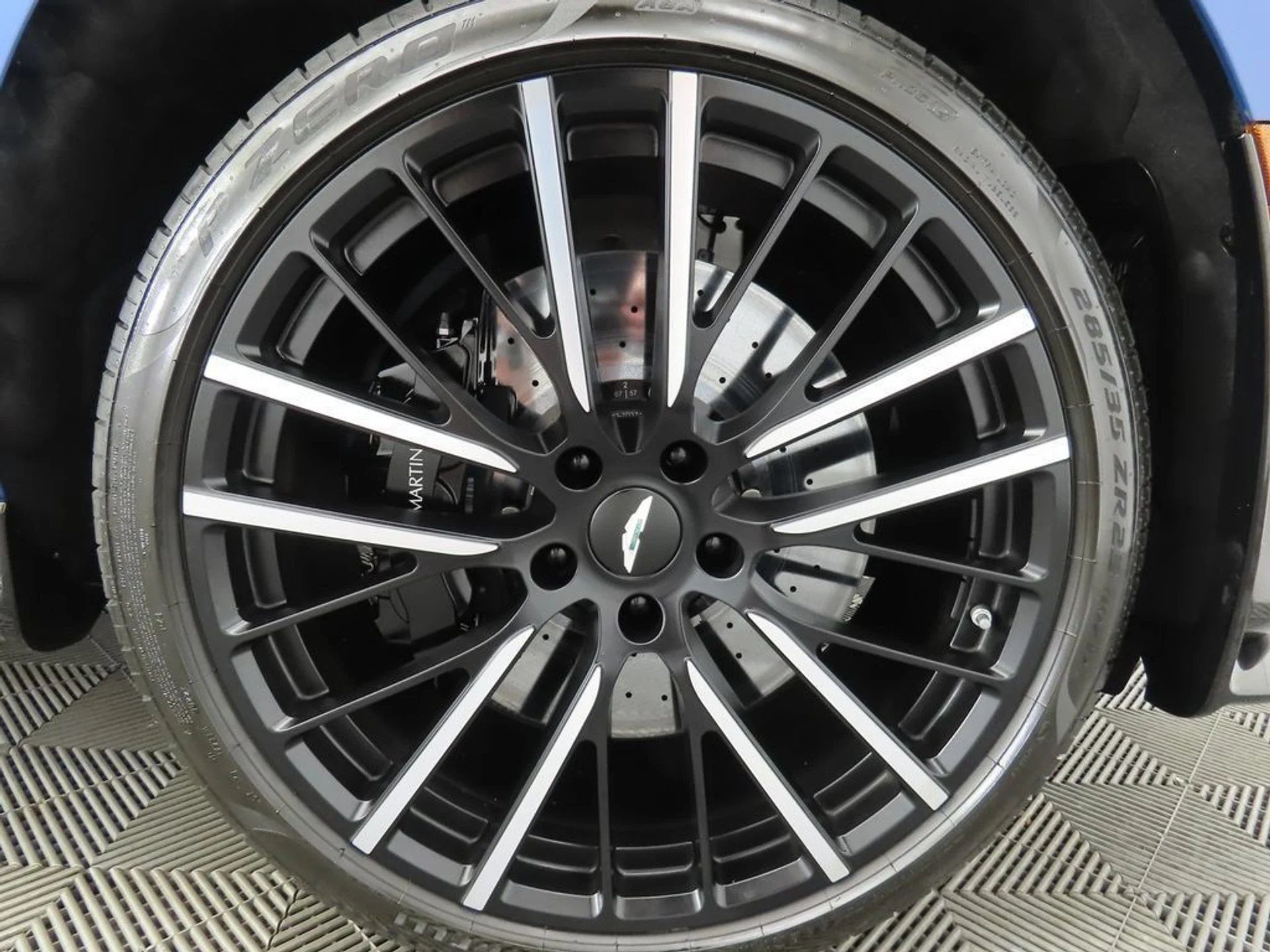 mph031_27542817_used_2023_aston_martin_dbx_707awd_8119_22979398_32_1024_da506f8e33