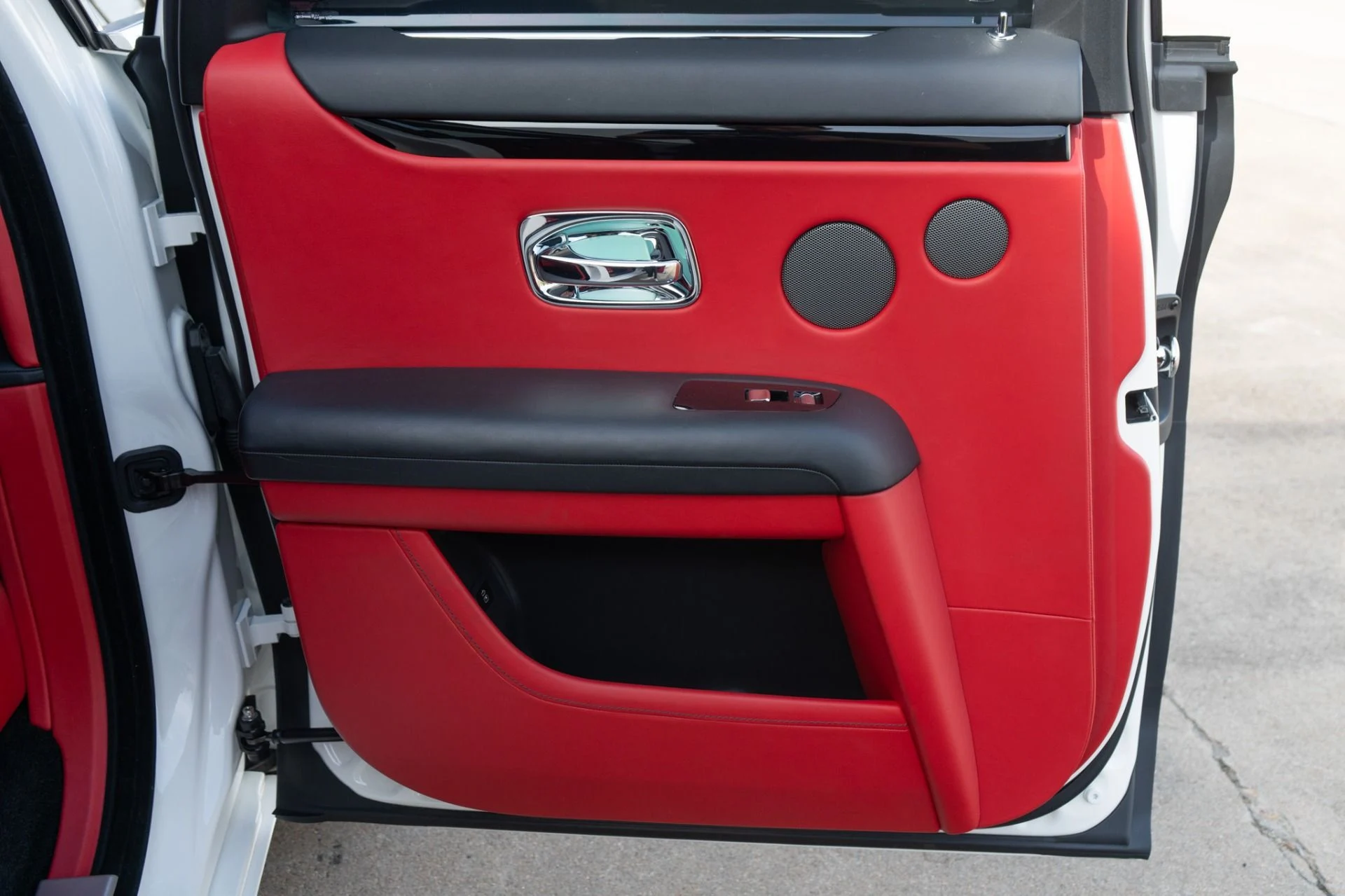 mph031_275639073_Used_2022_Rolls_Royce_Ghost_1771452003_b1c6afaad1