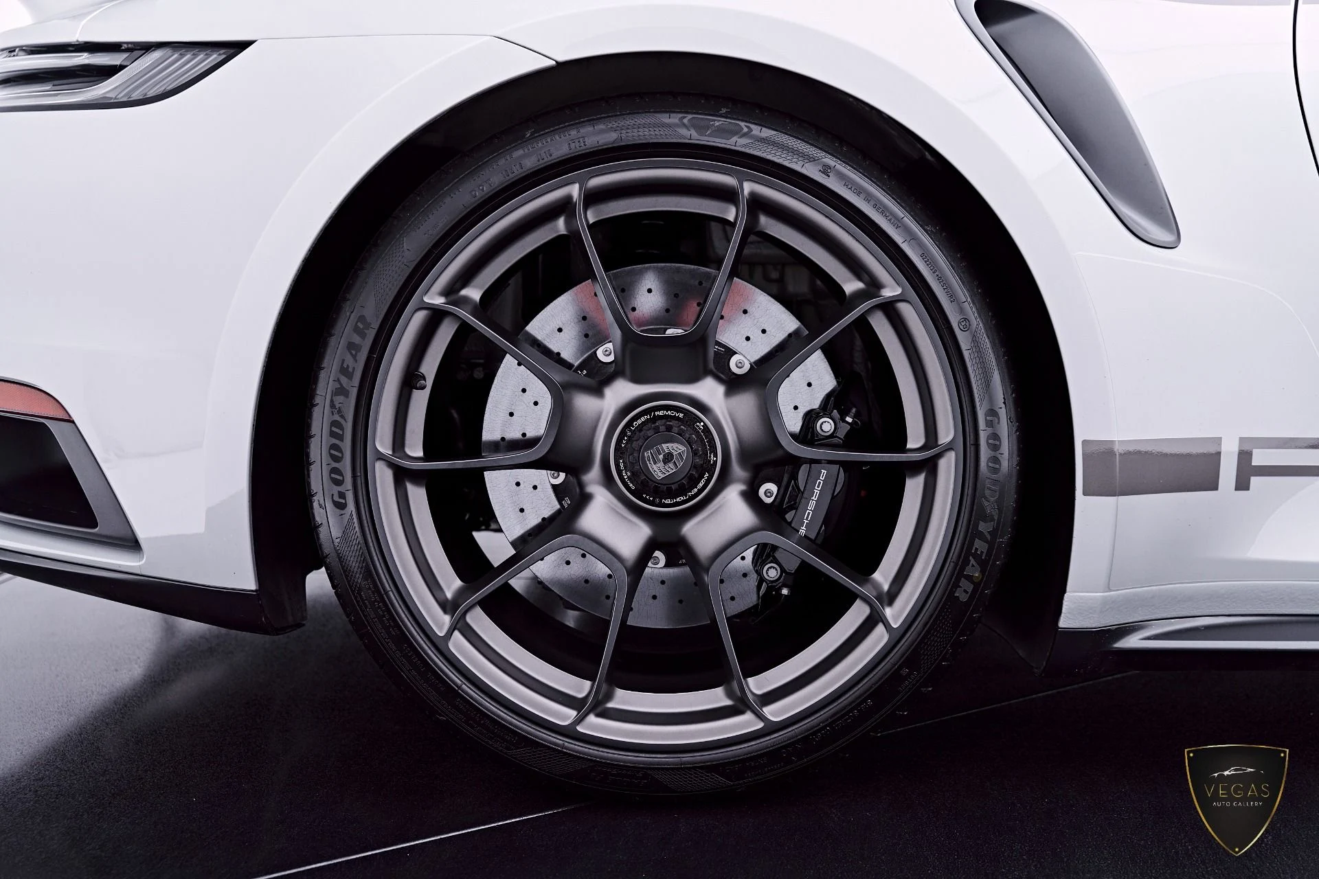 mph031_2757127507_Used_2025_Porsche_911_Turbo_50_1782521939_091c1ee621