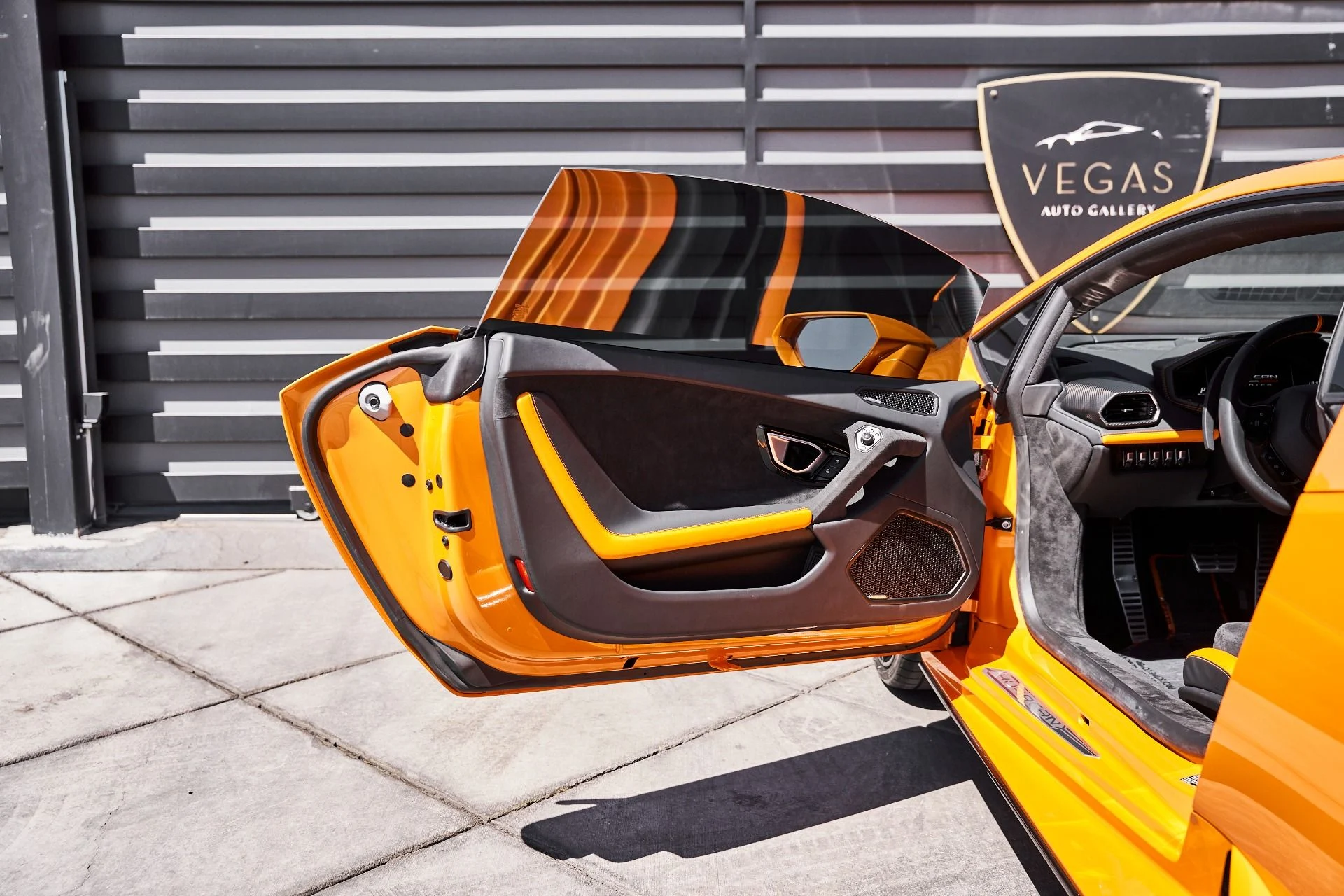 mph031_2762737649_Used_2023_Lamborghini_Huracan_Tecnica_Base_1777011646_b65b57e934