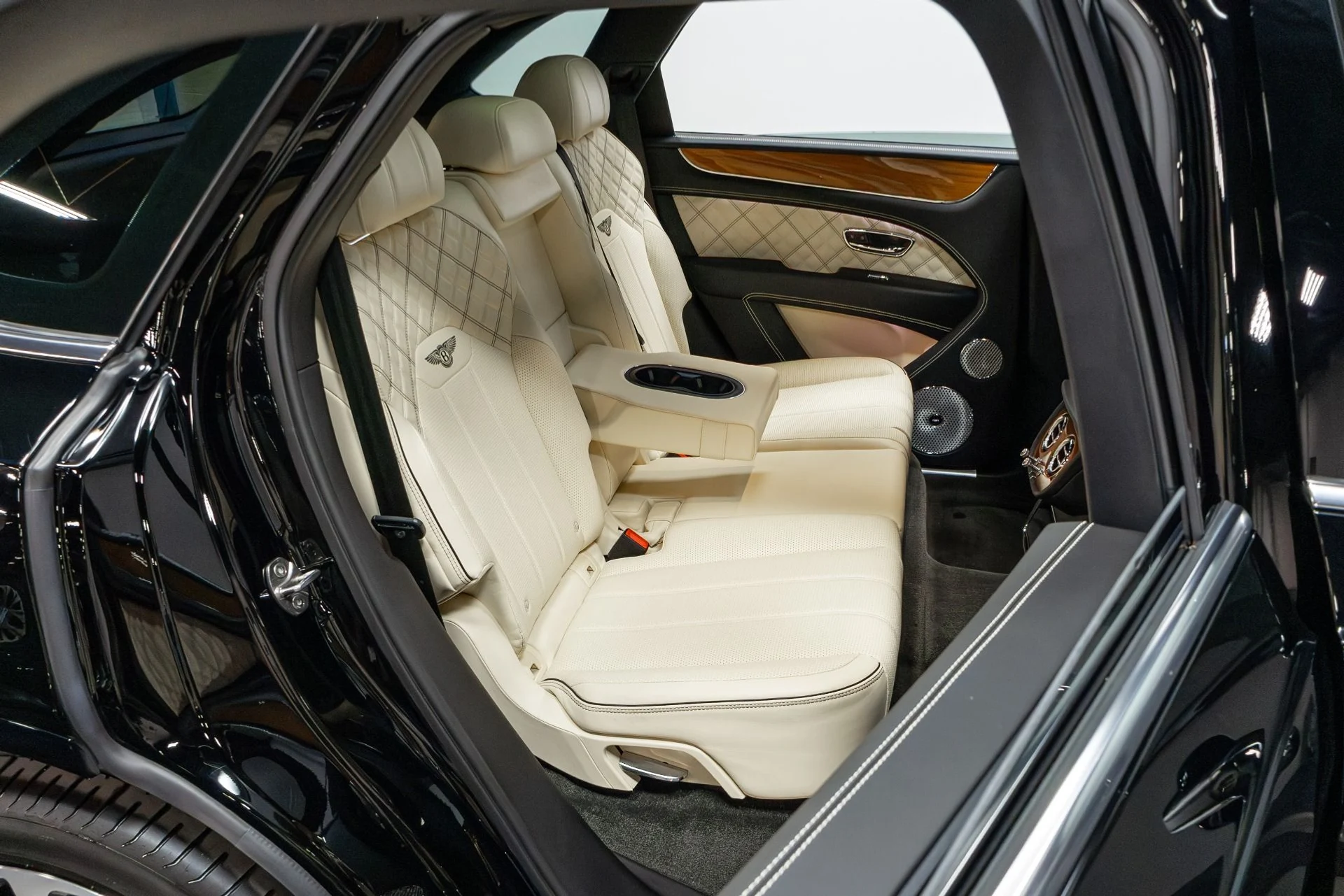 mph031_27643051_Used_2021_Bentley_Bentayga_V8_First_Edition_1776782316_4d799c9c61