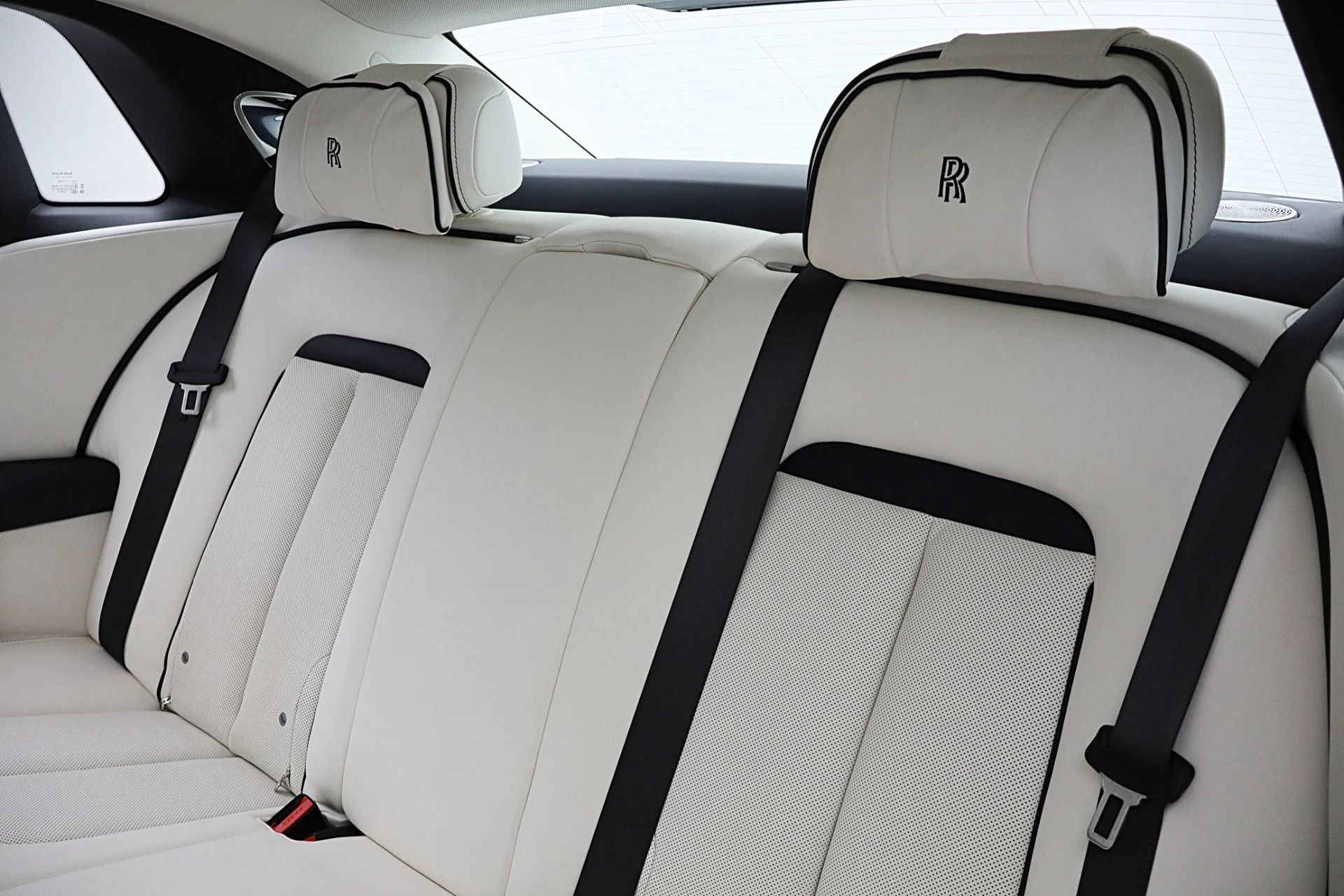 mph031_2766847400_New_2025_Rolls_Royce_Ghost_LEASE_OPTIONS_AVAILABLE_8eb4547495