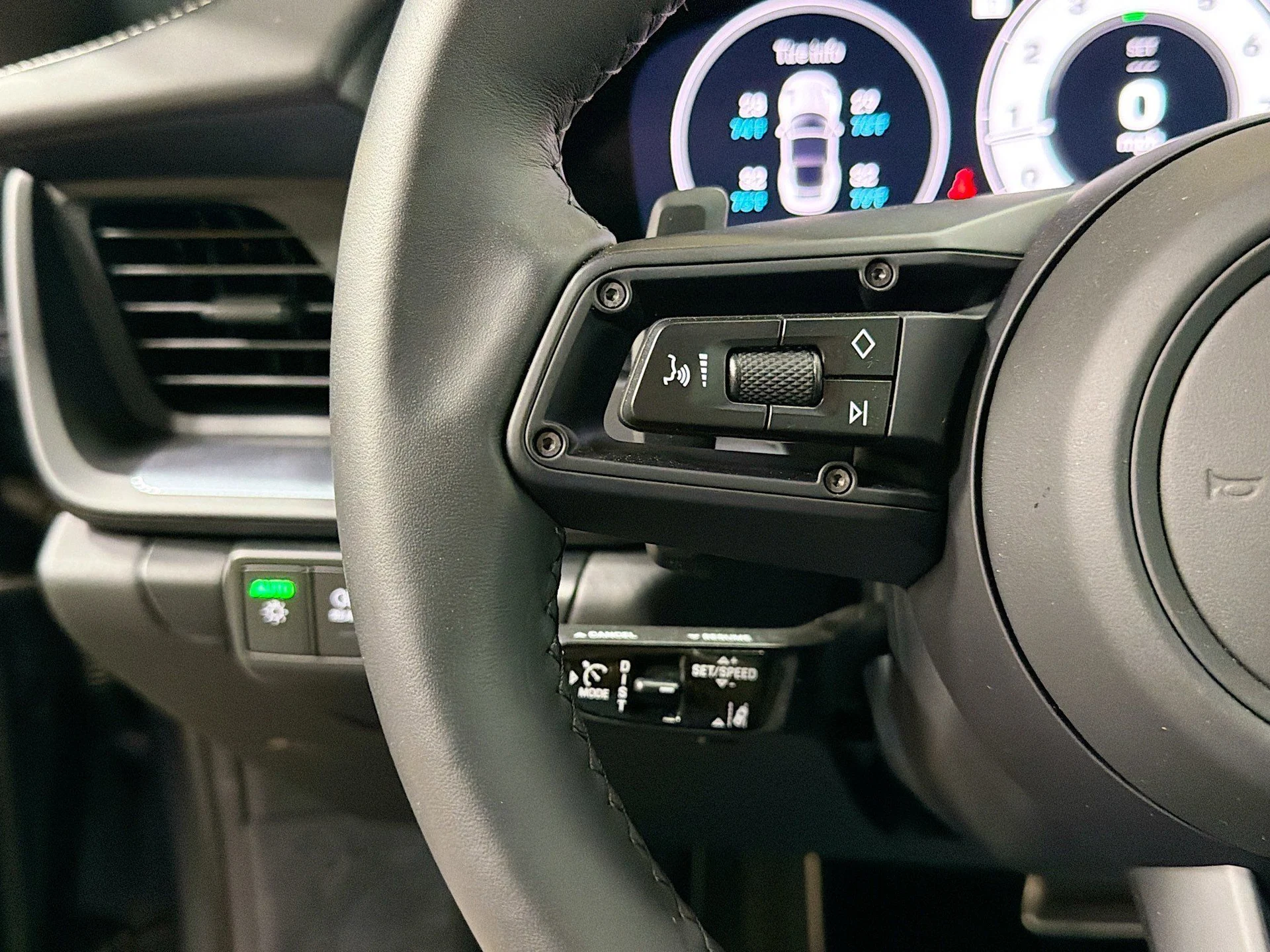 mph031_2780194451_db8e5e80f097559a2523dbbf0a0c3d3a_99cdd32081