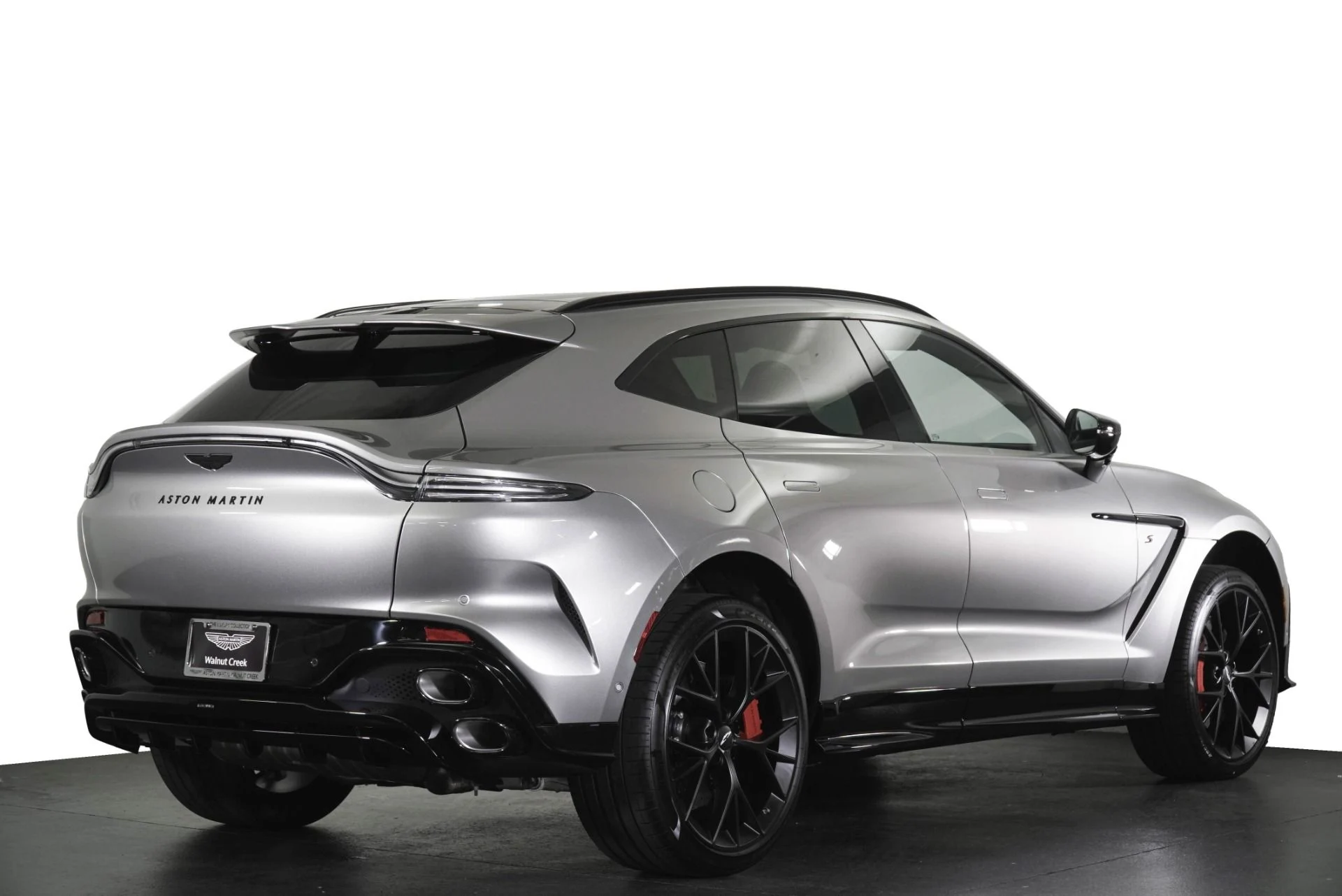 mph031_2782514622_New_2026_Aston_Martin_DBX_S_1781900282_b5d8e33234