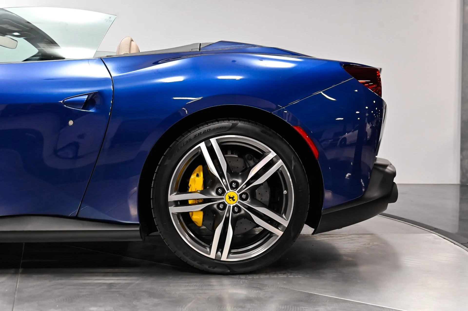mph031_2787609980_Used_2019_Ferrari_Portofino_Base_1790278406_8aaa2d4e3a