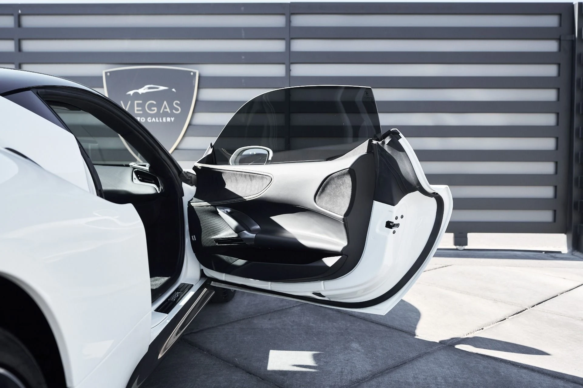 mph031_2795325266_Used_2023_Ferrari_SF_90_Stradale_1762821669_d070060392