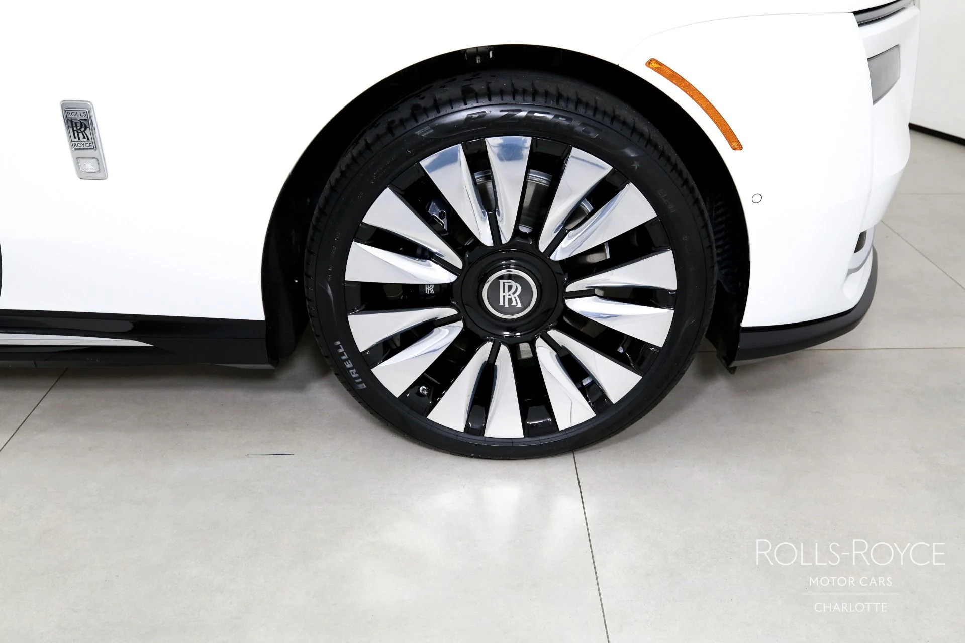 mph031_2798080075_Used_2025_Rolls_Royce_Spectre_1781797119_08498b1007