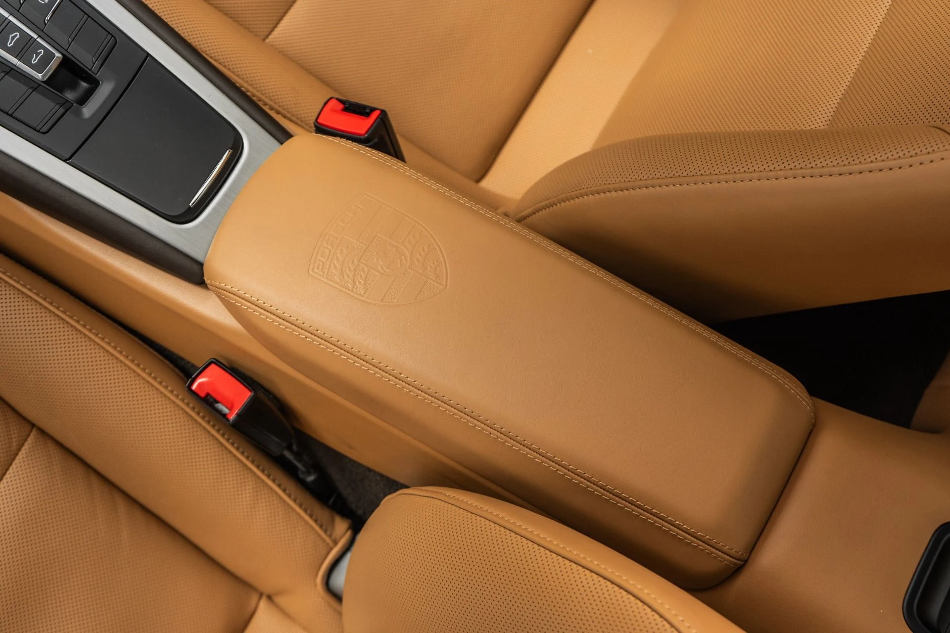 mph031_2804274421_Used_2019_Porsche_911_Carrera_4_S_Sport_Package_Two_Tone_Interior_1782227287_d128cb838c