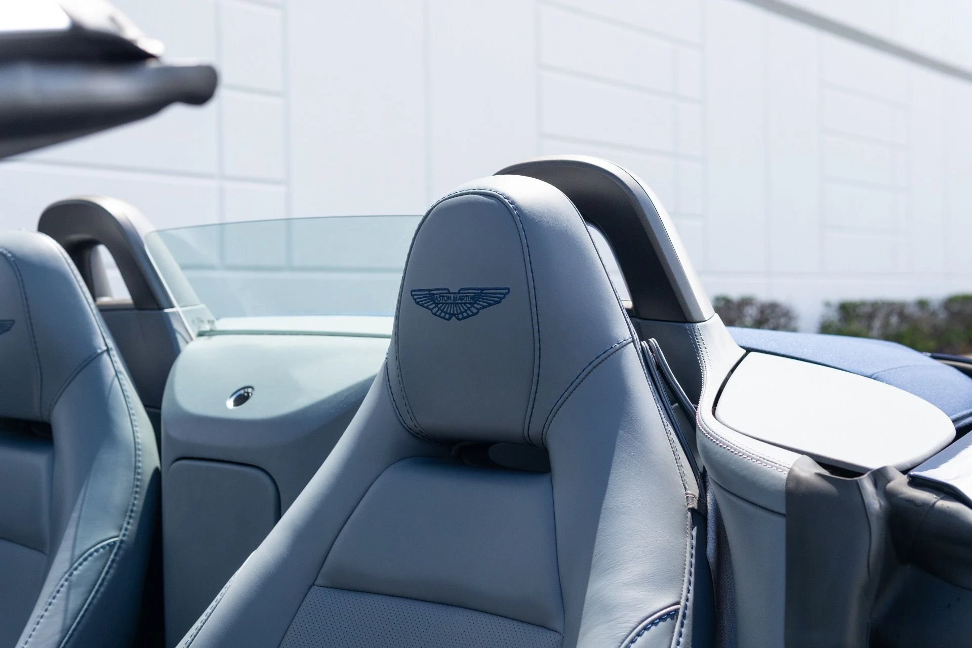 mph031_2807506549_Used_2021_Aston_Martin_Vantage_1774065878_cb676a38a7