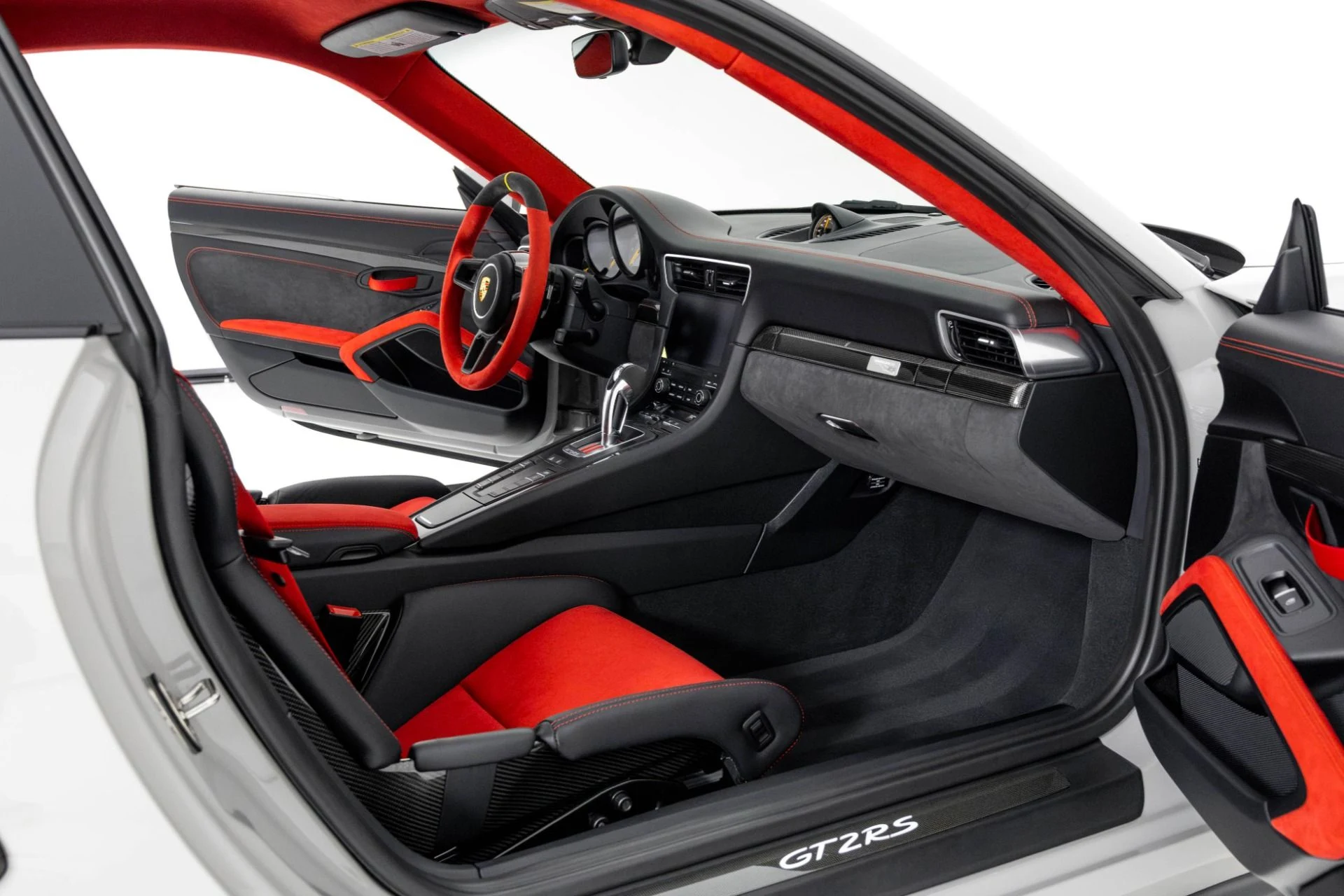 mph031_2812970871_Used_2018_Porsche_911_GT_2_RS_1762984481_a07bc10b74