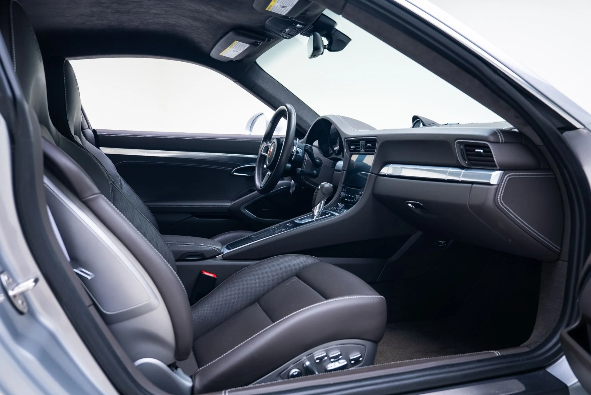 mph031_2820439488_Used_2018_Porsche_911_Turbo_1765307337_01d0b4f324