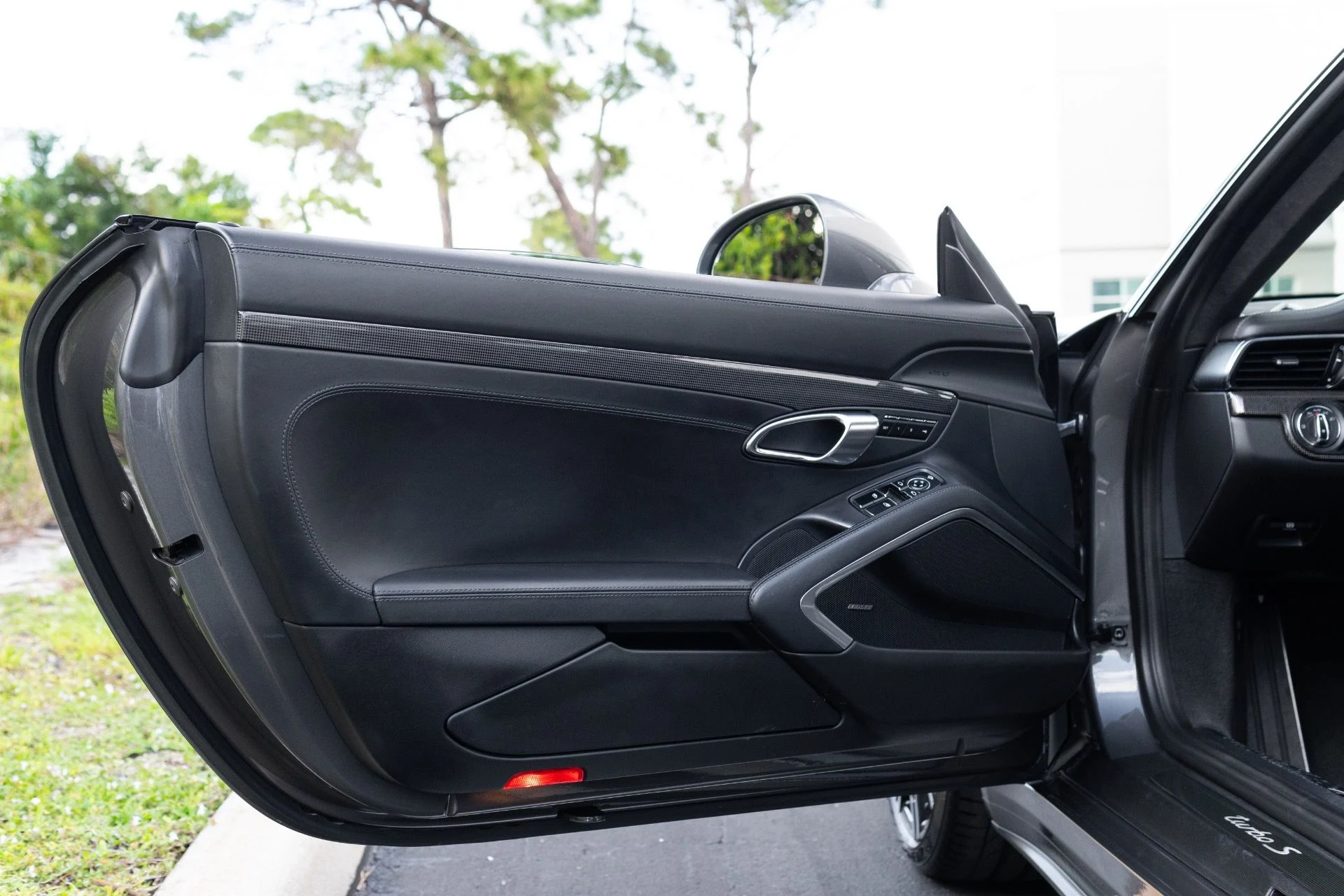 mph031_2823995525_Used_2014_Porsche_911_Turbo_S_1777344663_c5faa5ba2a