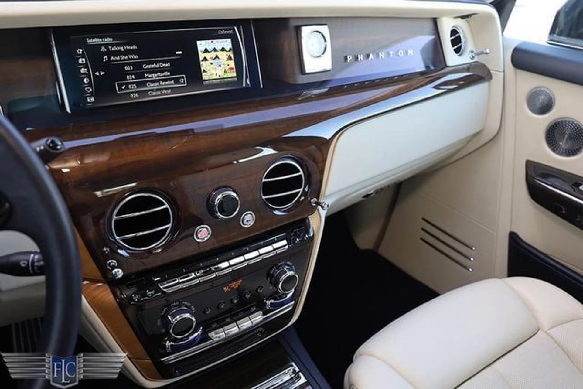 mph031_2828813030_used_2018_rolls_royce_phantom_sedan_6305_22718398_36_640_b738bae13b