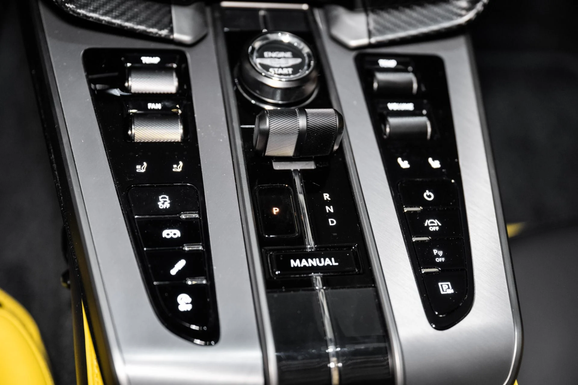 mph031_2829733598_Used_2025_Aston_Martin_Vanquish_1741191405_d91a7bcb33