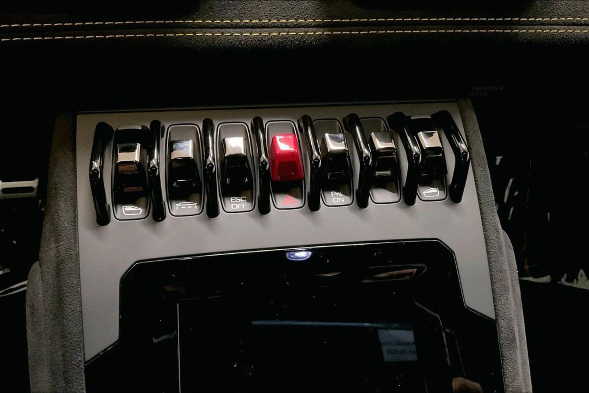 mph031_2830540008_0d79b1d6988a5759339e3fc0880d500ax_9b8efa55f7