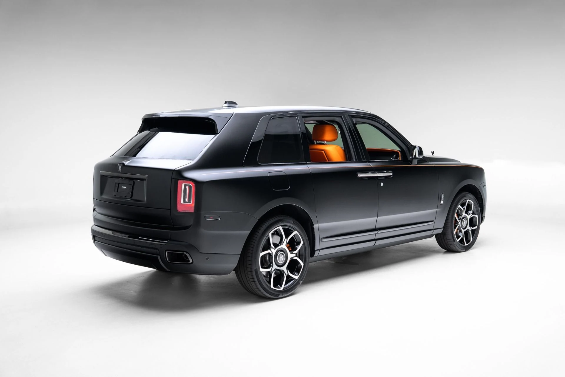 mph031_2836534057_Used_2023_Rolls_Royce_Black_Badge_Cullinan_1775515525_93e698f2ee